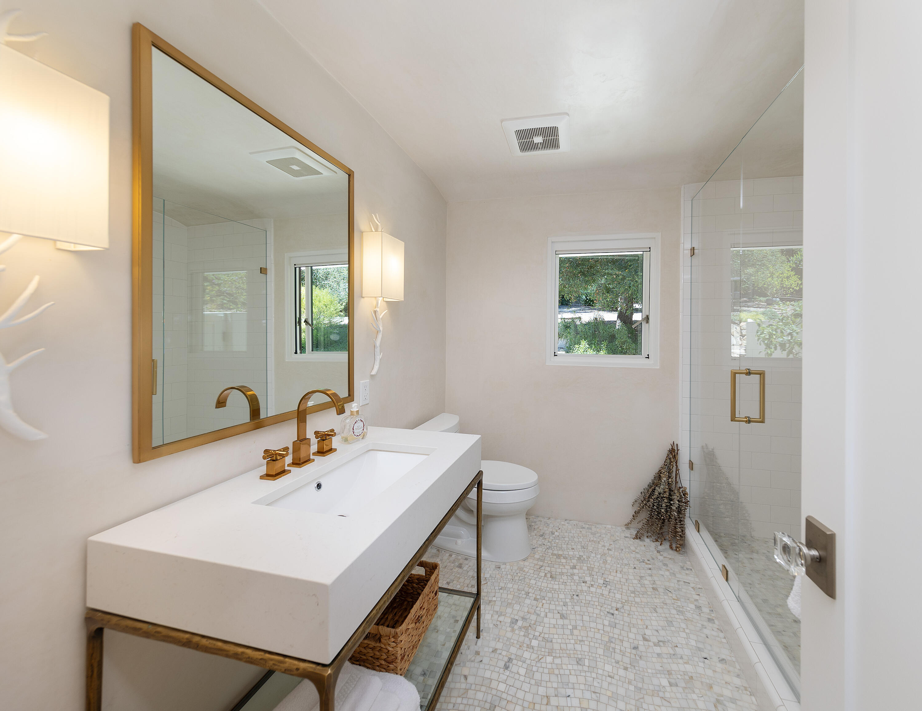 Santa Barbara, California 93108, United States, 3 Bedrooms Bedrooms, ,3 BathroomsBathrooms,Residential,Pending,46649