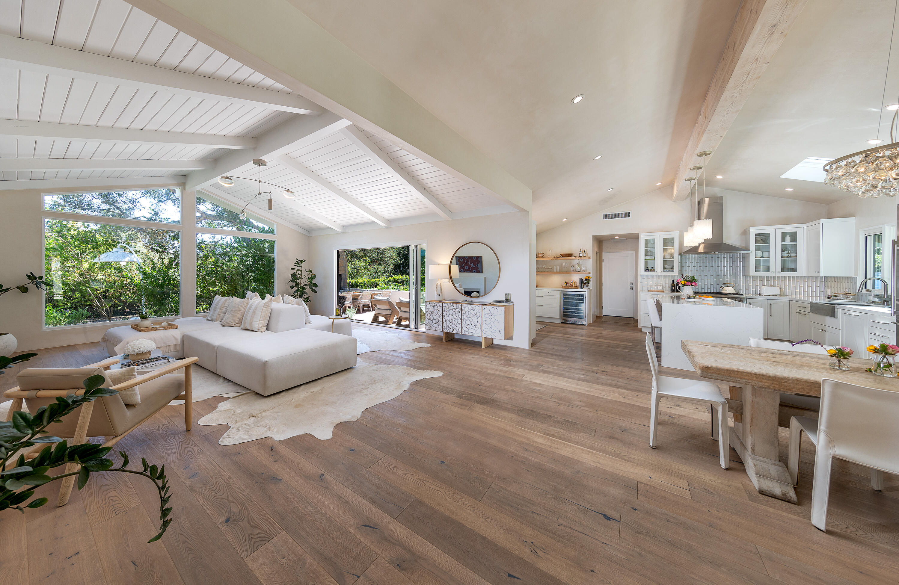 Santa Barbara, California 93108, United States, 3 Bedrooms Bedrooms, ,3 BathroomsBathrooms,Residential,Pending,46649