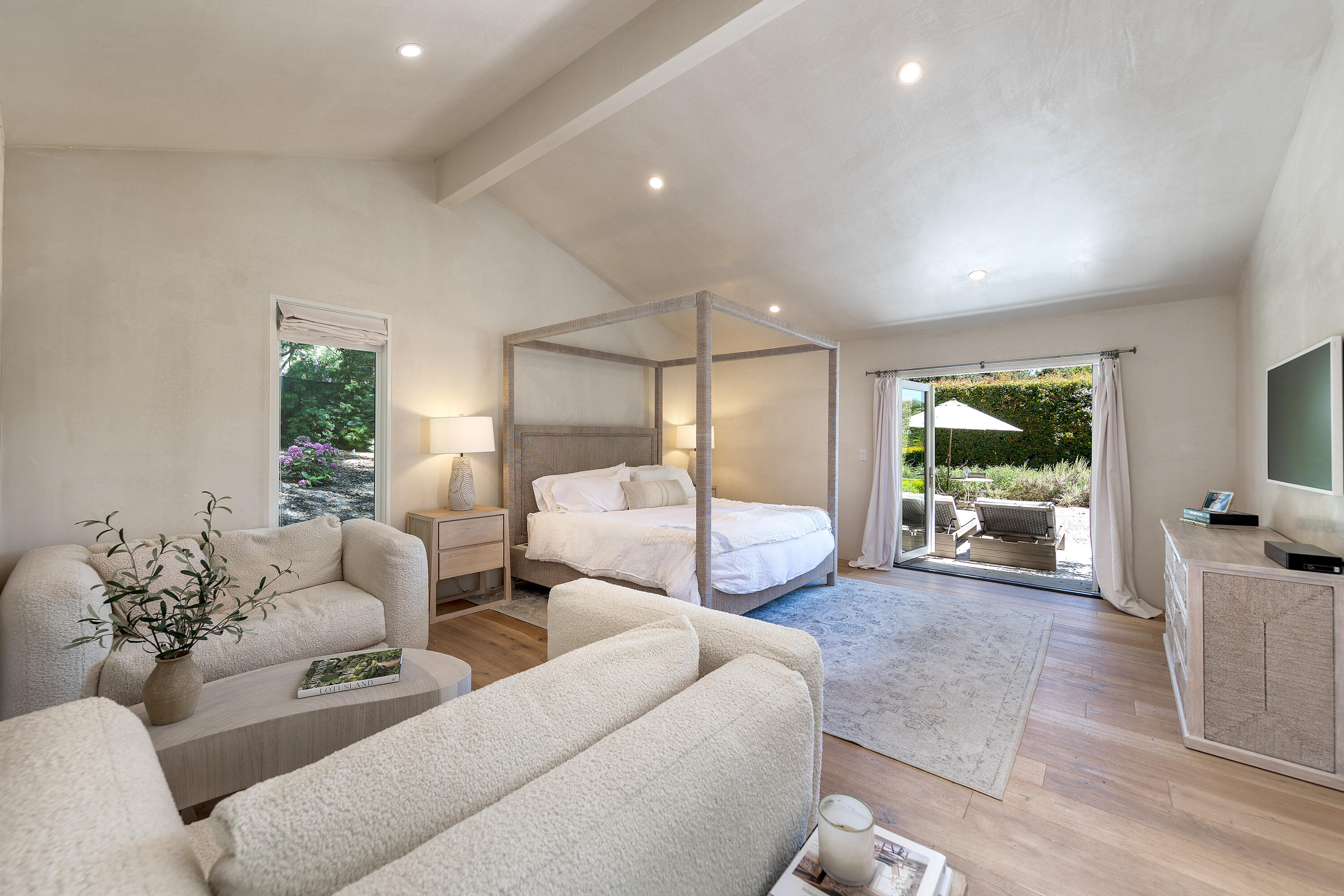 Santa Barbara, California 93108, United States, 3 Bedrooms Bedrooms, ,3 BathroomsBathrooms,Residential,Pending,46649