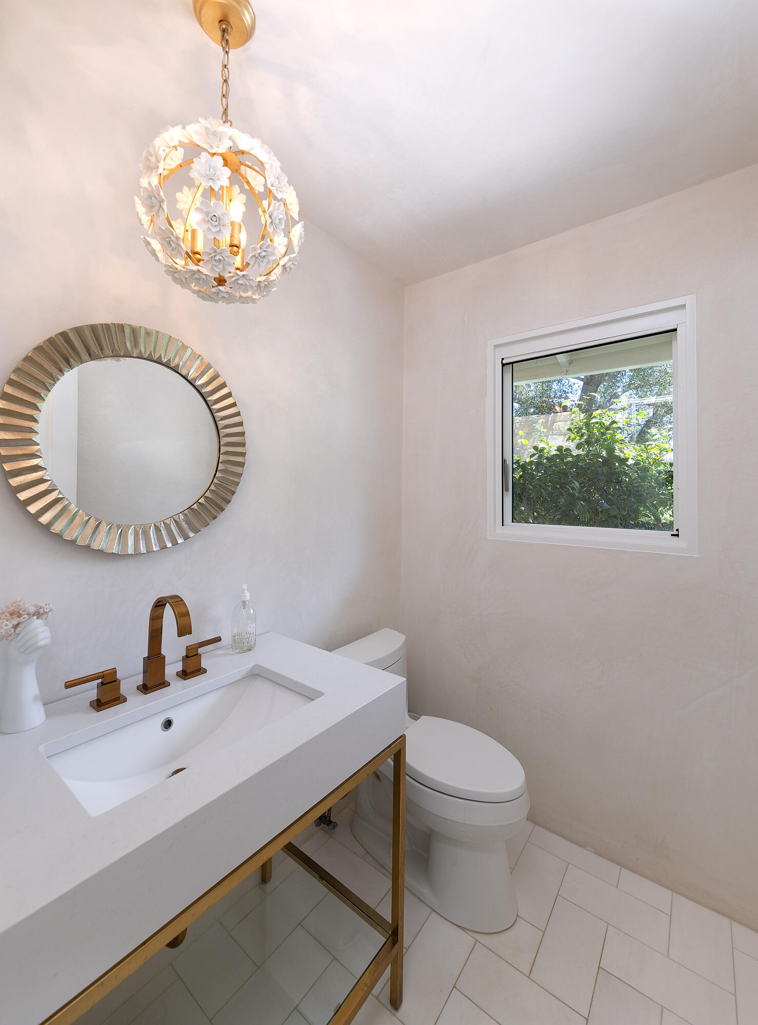 Santa Barbara, California 93108, United States, 3 Bedrooms Bedrooms, ,3 BathroomsBathrooms,Residential,Pending,46649