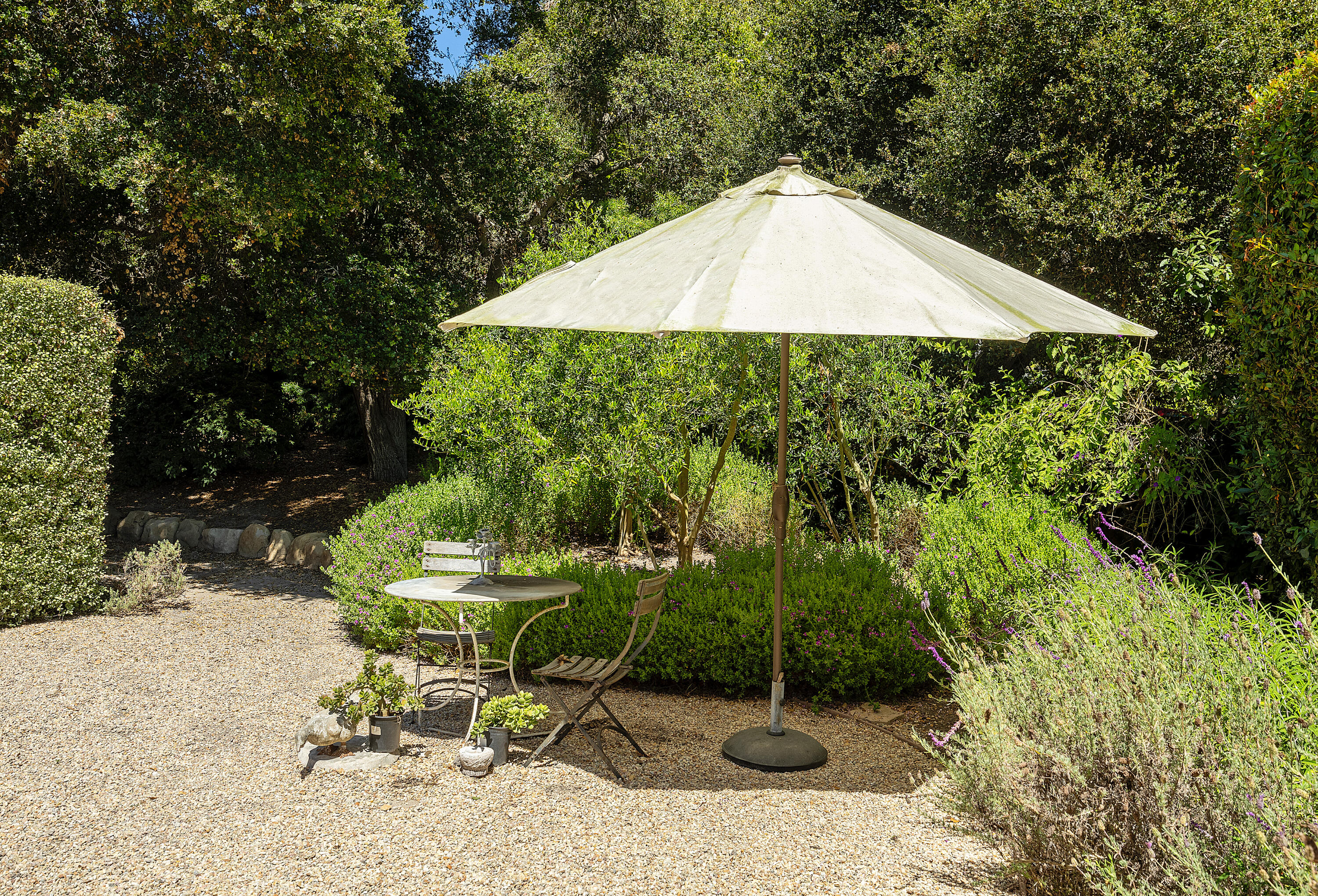 Santa Barbara, California 93108, United States, 3 Bedrooms Bedrooms, ,3 BathroomsBathrooms,Residential,Pending,46649