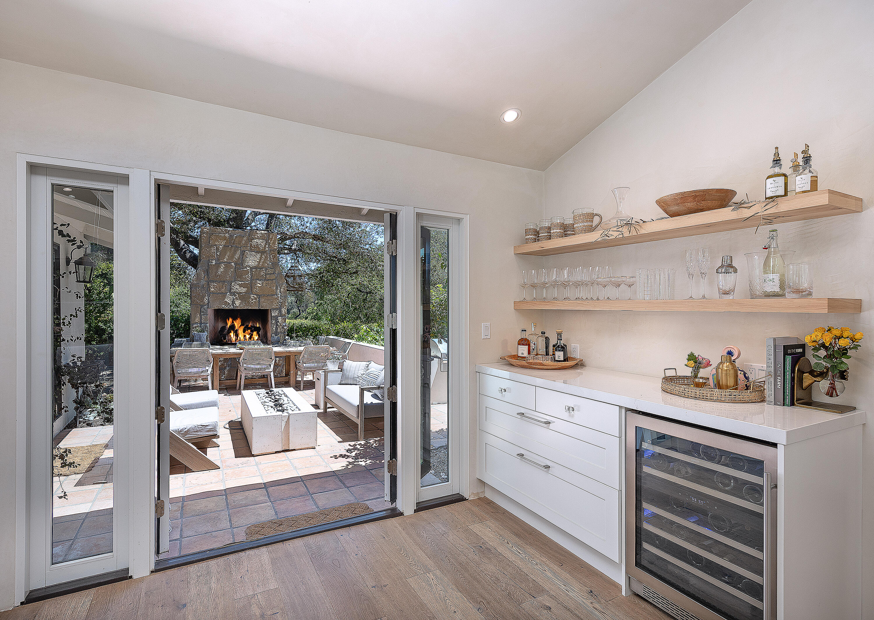 Santa Barbara, California 93108, United States, 3 Bedrooms Bedrooms, ,3 BathroomsBathrooms,Residential,Pending,46649