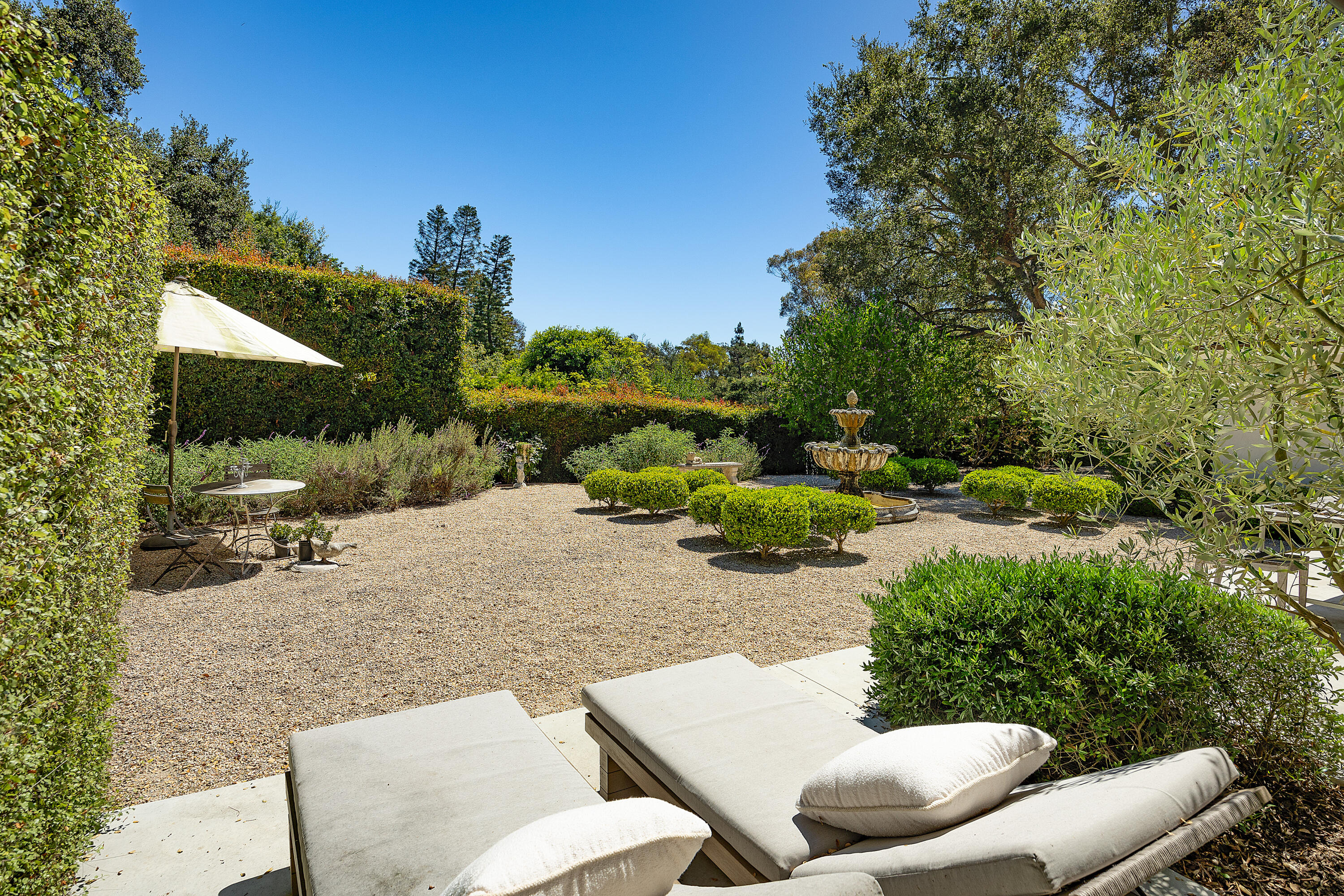 Santa Barbara, California 93108, United States, 3 Bedrooms Bedrooms, ,3 BathroomsBathrooms,Residential,Pending,46649