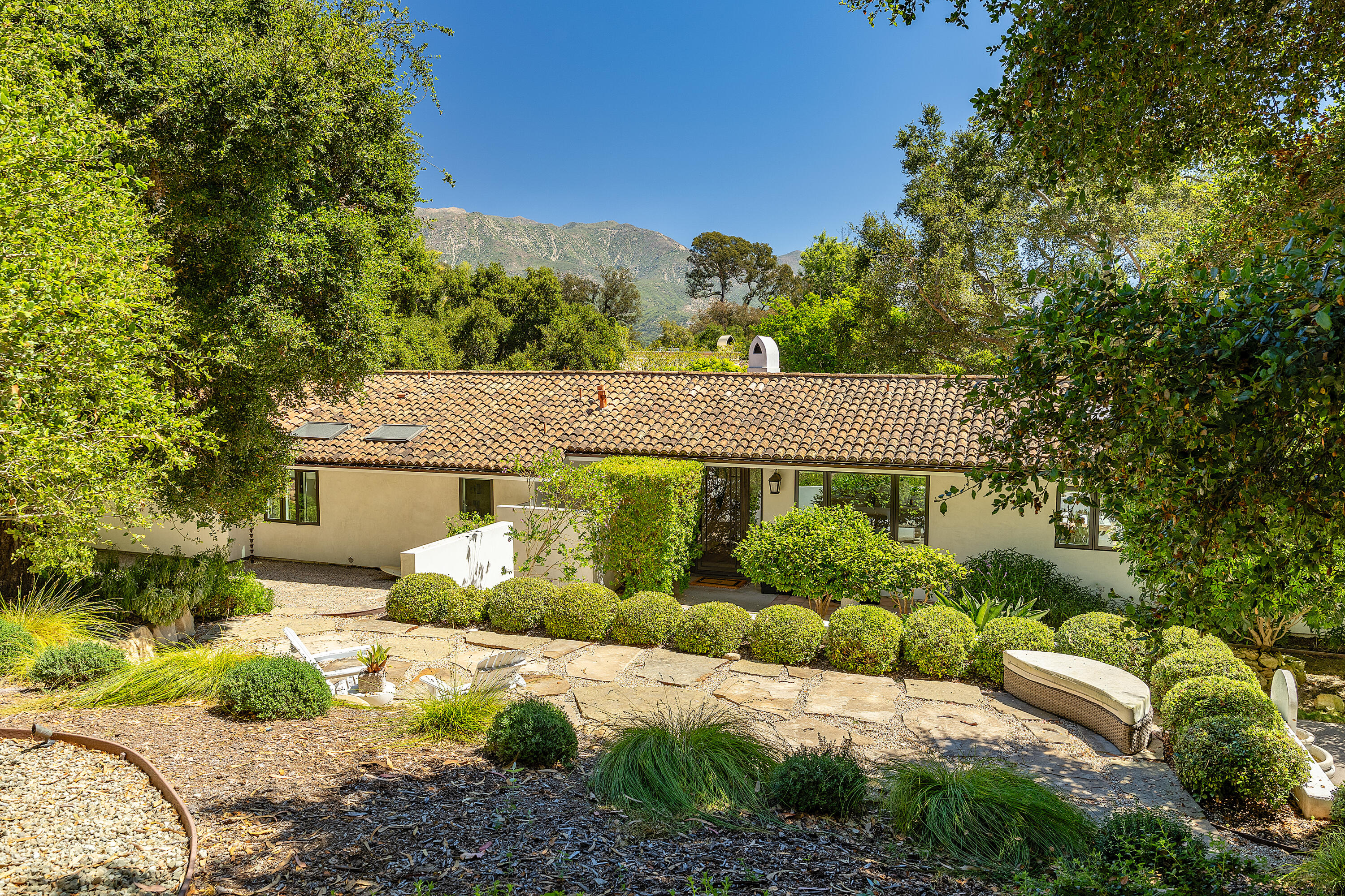 Santa Barbara, California 93108, United States, 3 Bedrooms Bedrooms, ,3 BathroomsBathrooms,Residential,Pending,46649