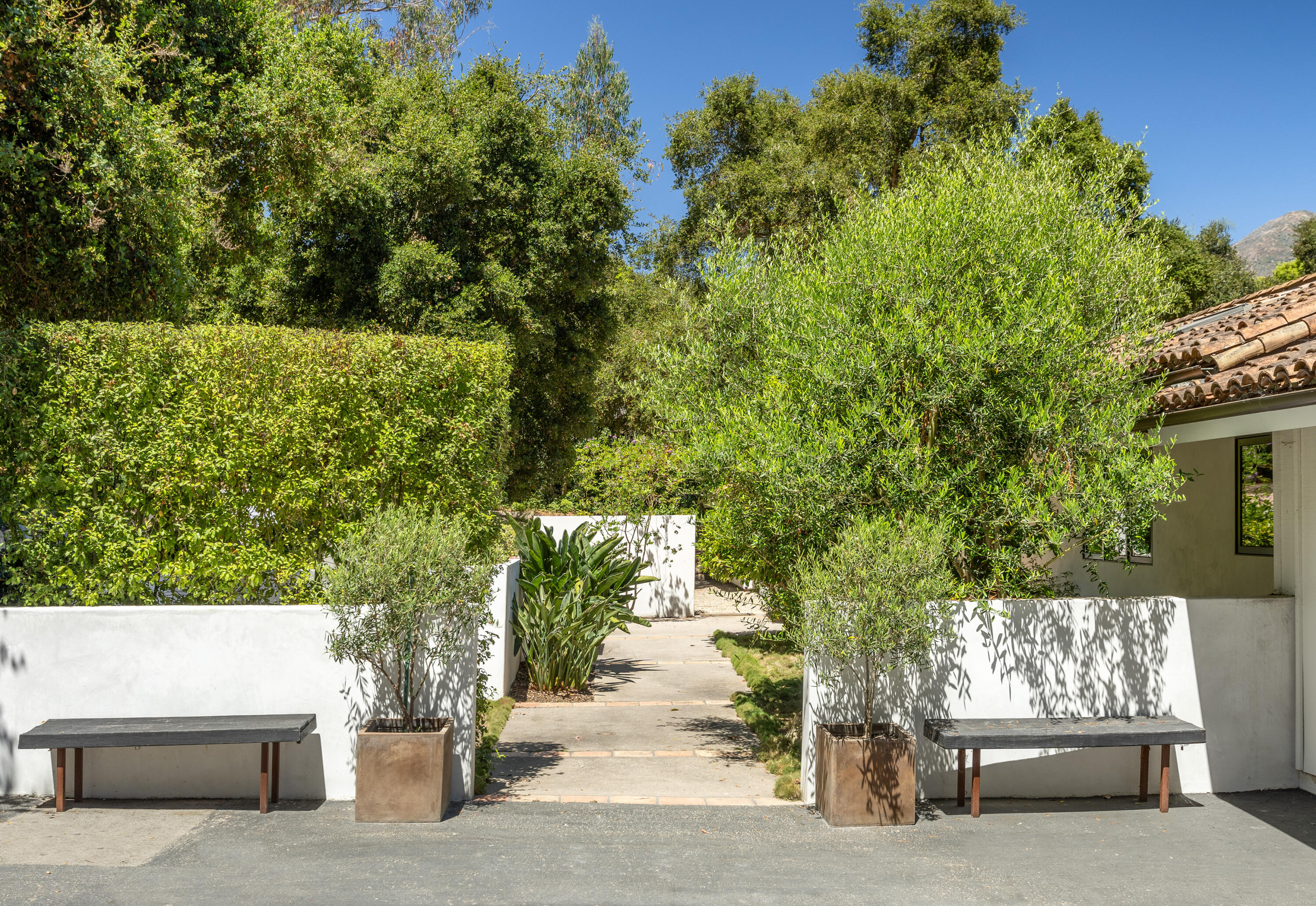 Santa Barbara, California 93108, United States, 3 Bedrooms Bedrooms, ,3 BathroomsBathrooms,Residential,Pending,46649