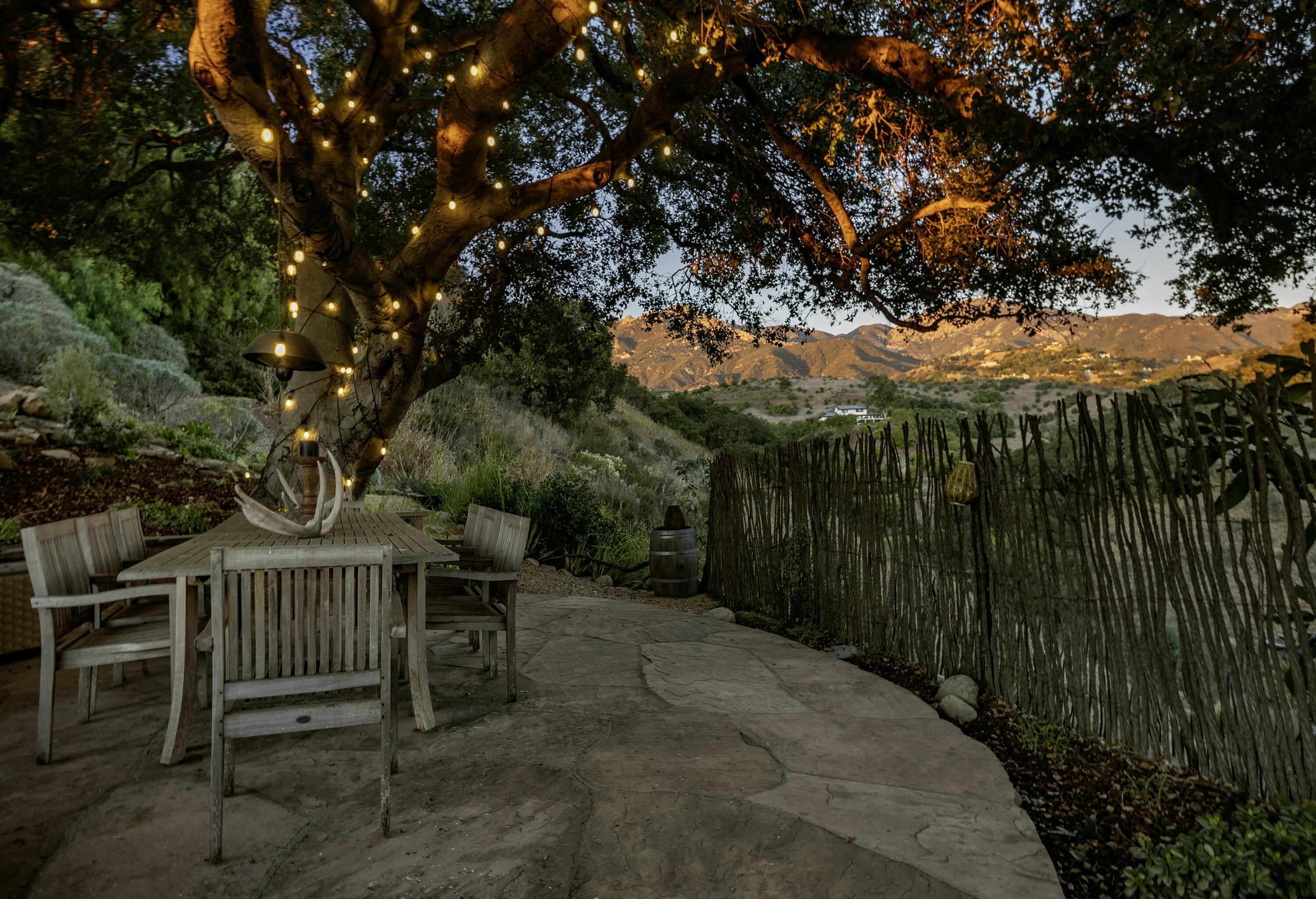 Santa Barbara, California 93105, United States, 4 Bedrooms Bedrooms, ,3 BathroomsBathrooms,Residential,Active,28633