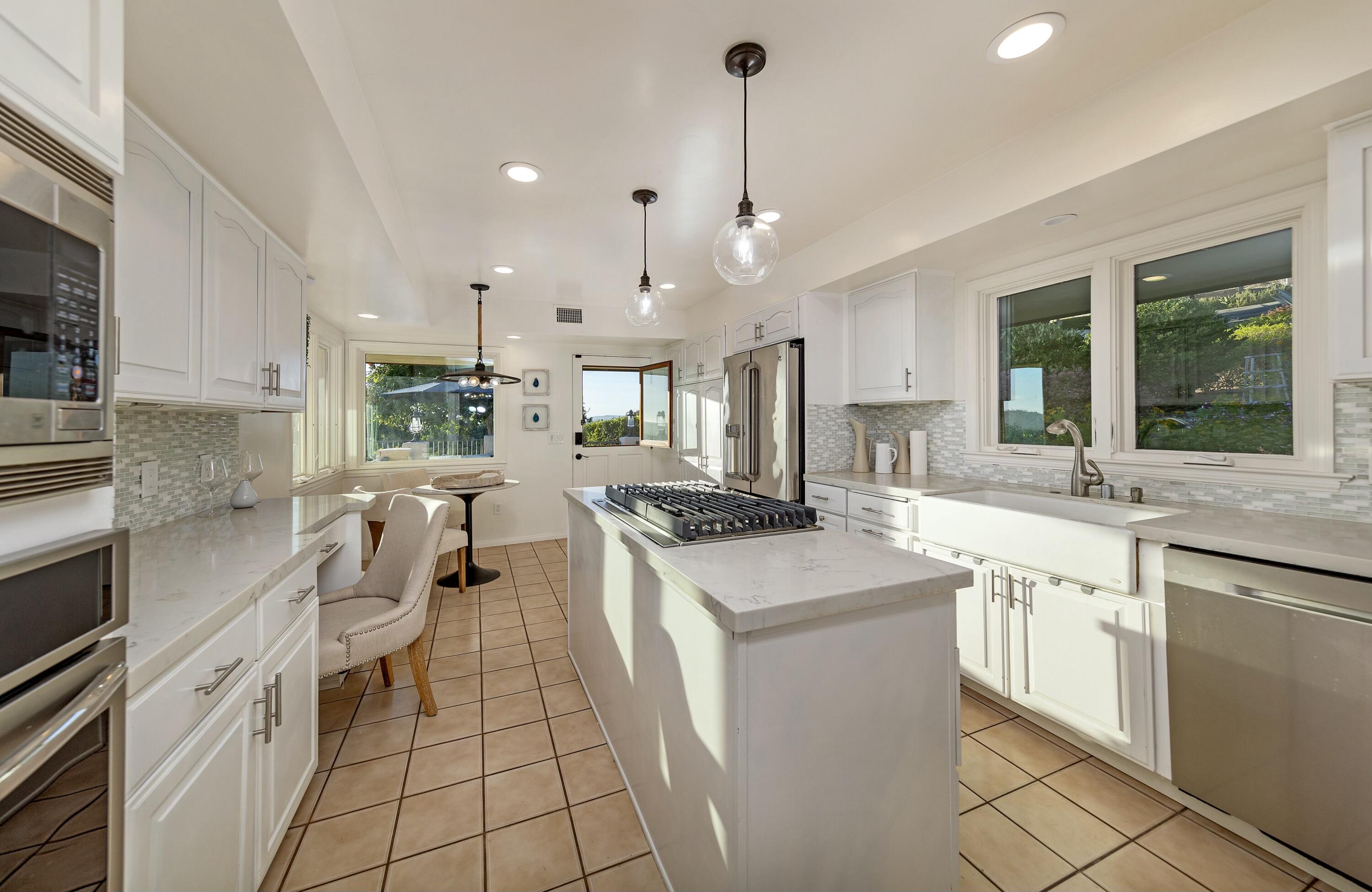 Santa Barbara, California 93105, United States, 4 Bedrooms Bedrooms, ,3 BathroomsBathrooms,Residential,Active,28633