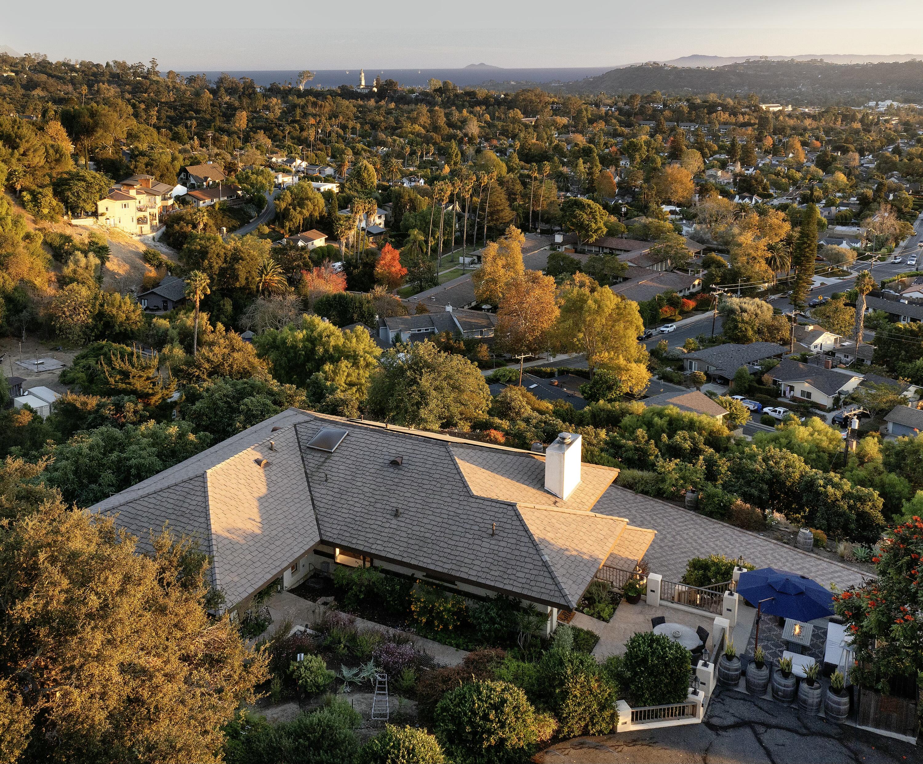 Santa Barbara, California 93105, United States, 4 Bedrooms Bedrooms, ,3 BathroomsBathrooms,Residential,Active,28633