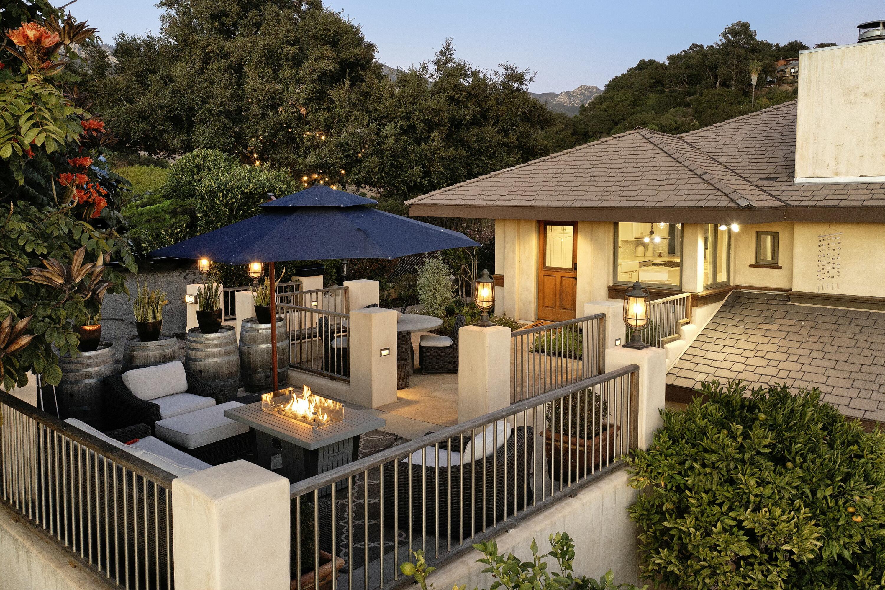 Santa Barbara, California 93105, United States, 4 Bedrooms Bedrooms, ,3 BathroomsBathrooms,Residential,Active,28633