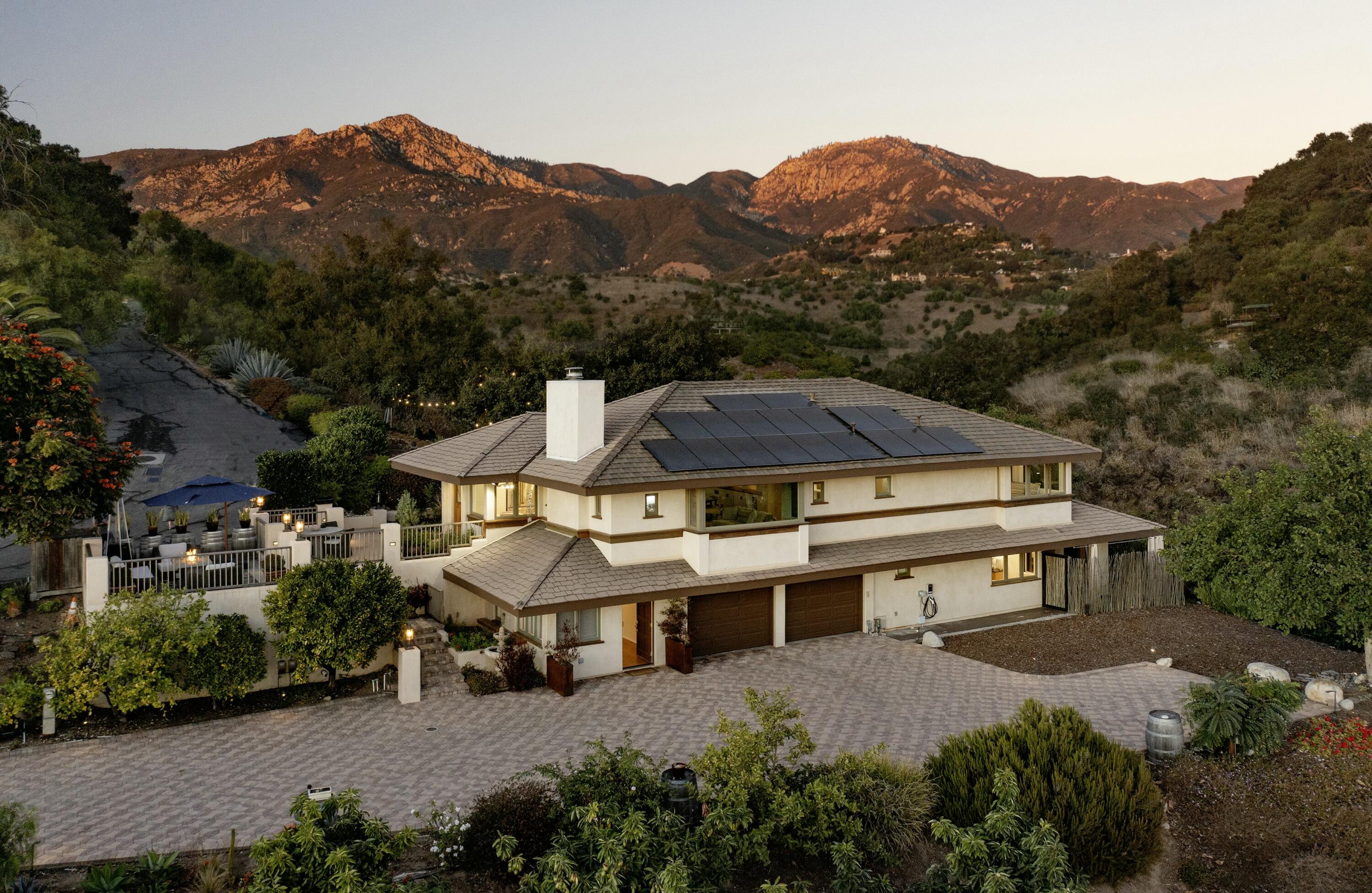 Santa Barbara, California 93105, United States, 4 Bedrooms Bedrooms, ,3 BathroomsBathrooms,Residential,Active,28633