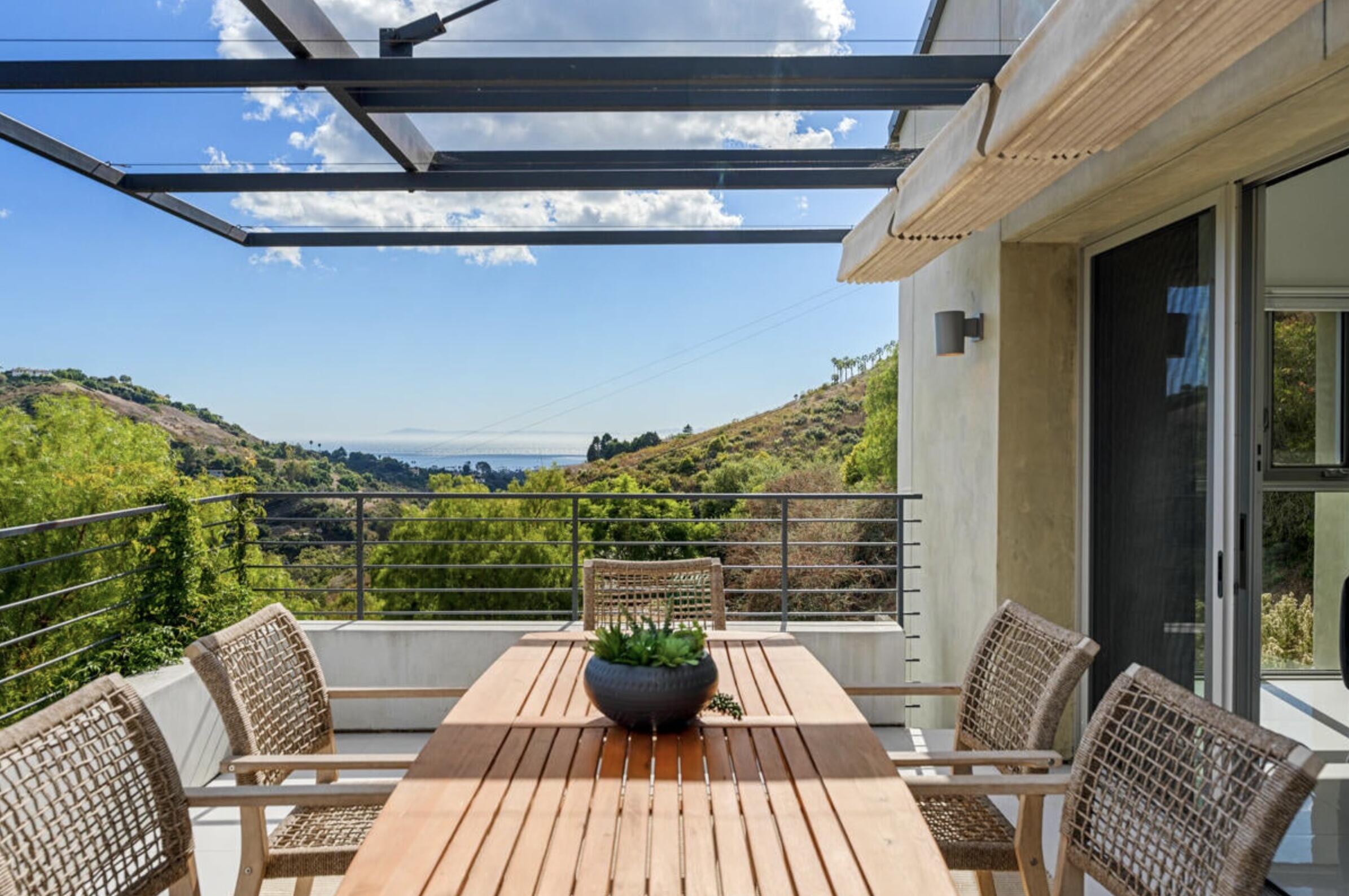 Santa Barbara, California 93103, United States, 3 Bedrooms Bedrooms, ,2 BathroomsBathrooms,Residential,Active,247927