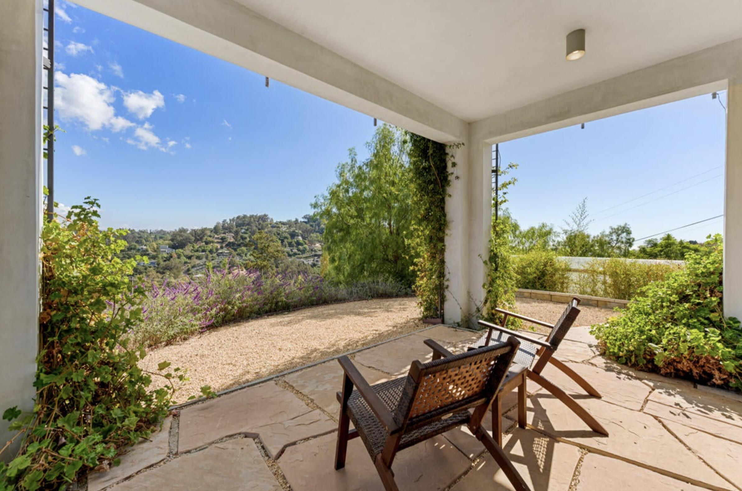 Santa Barbara, California 93103, United States, 3 Bedrooms Bedrooms, ,2 BathroomsBathrooms,Residential,Active,247927