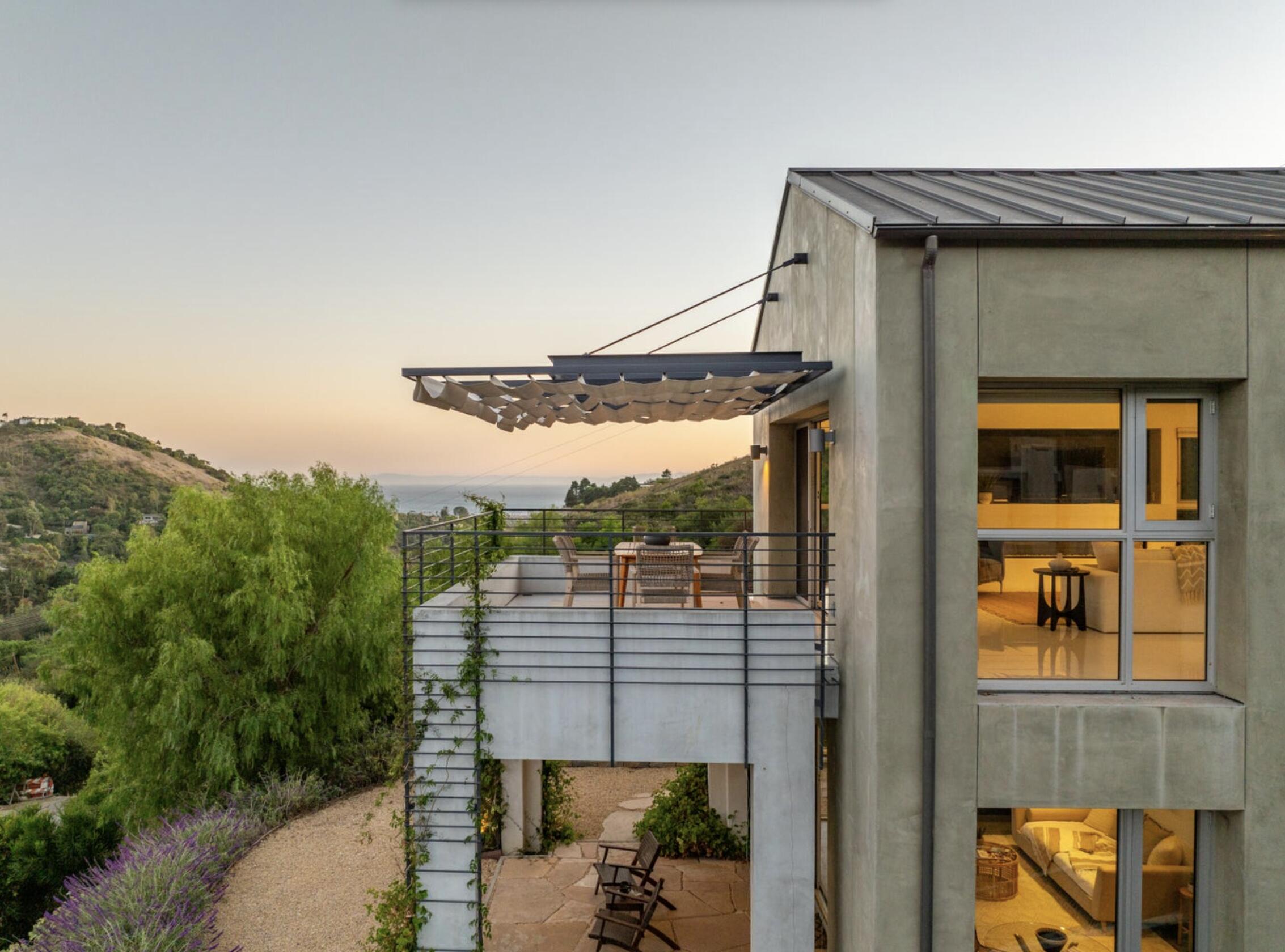 Santa Barbara, California 93103, United States, 3 Bedrooms Bedrooms, ,2 BathroomsBathrooms,Residential,Active,247927