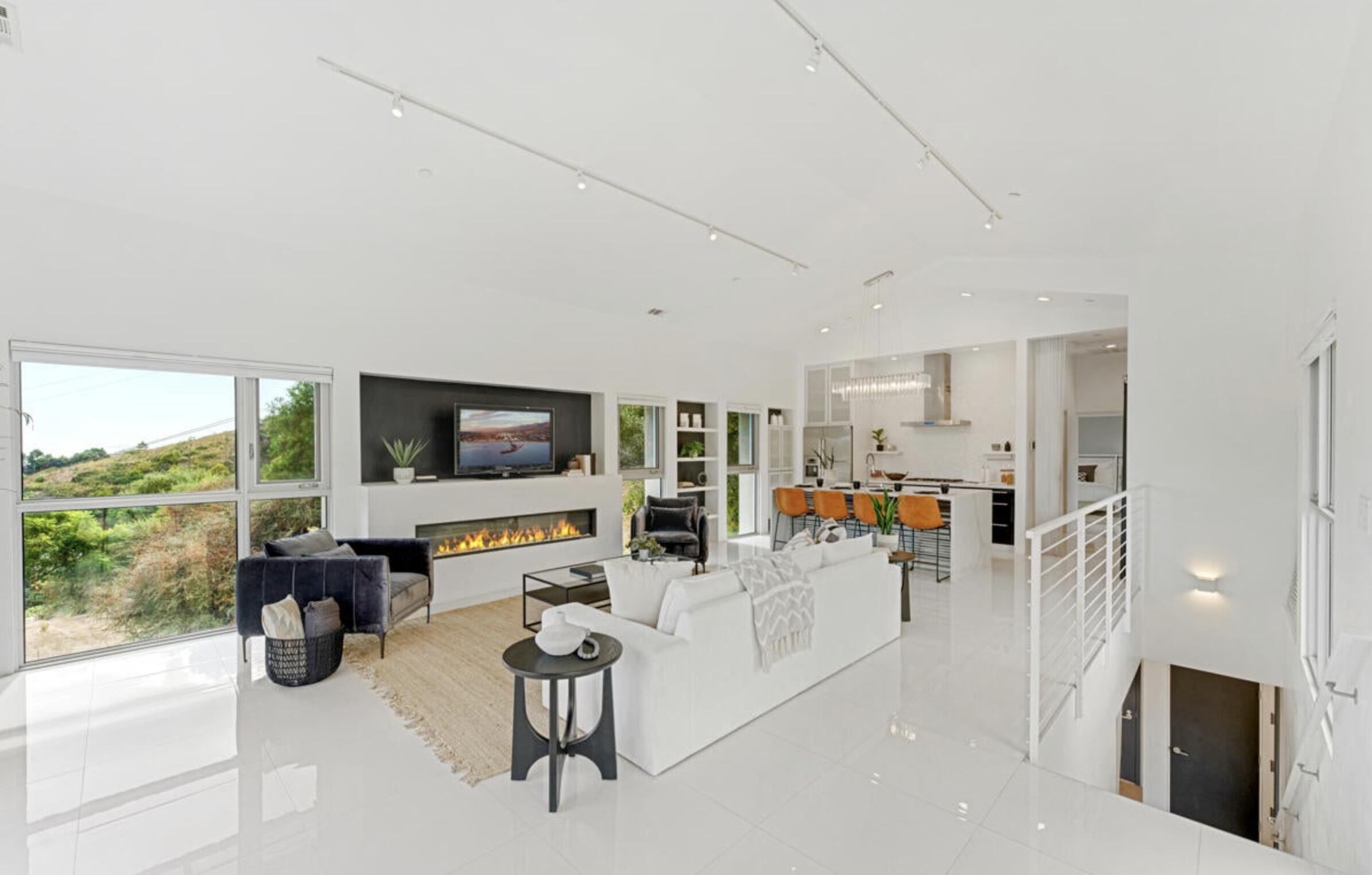 Santa Barbara, California 93103, United States, 3 Bedrooms Bedrooms, ,2 BathroomsBathrooms,Residential,Active,247927