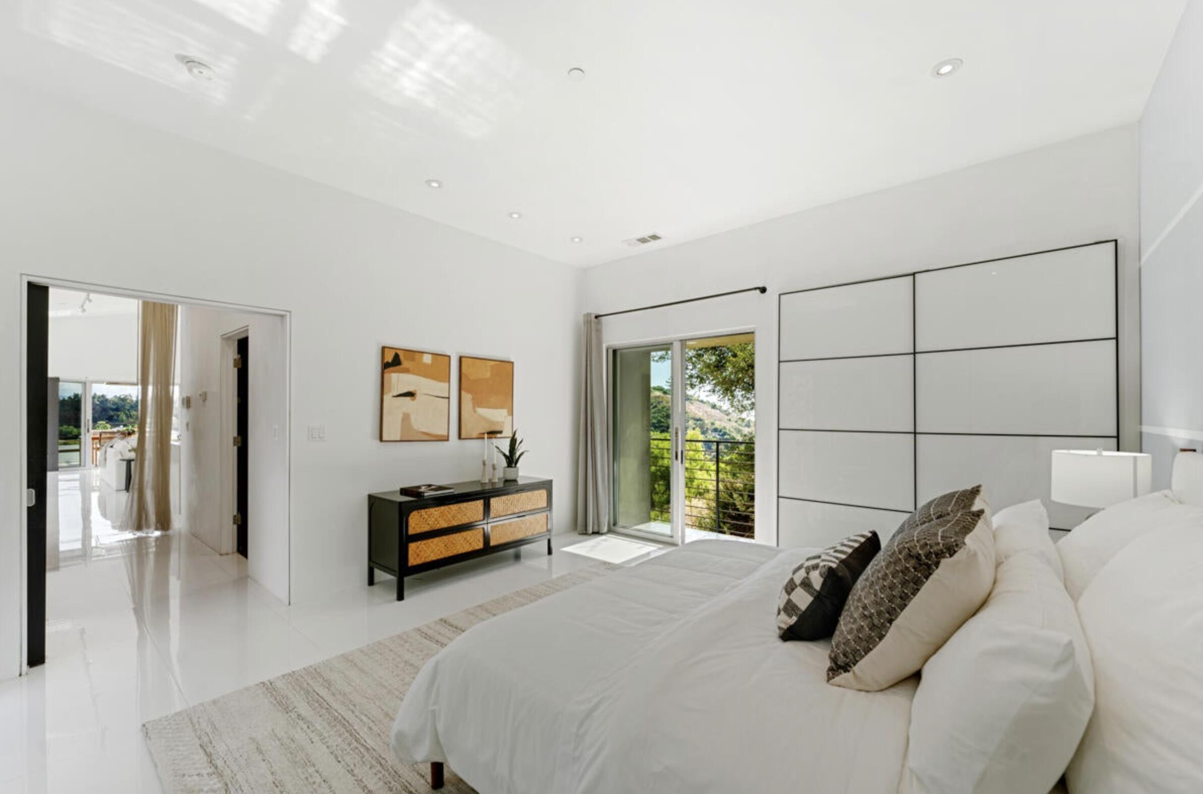 Santa Barbara, California 93103, United States, 3 Bedrooms Bedrooms, ,2 BathroomsBathrooms,Residential,Active,247927