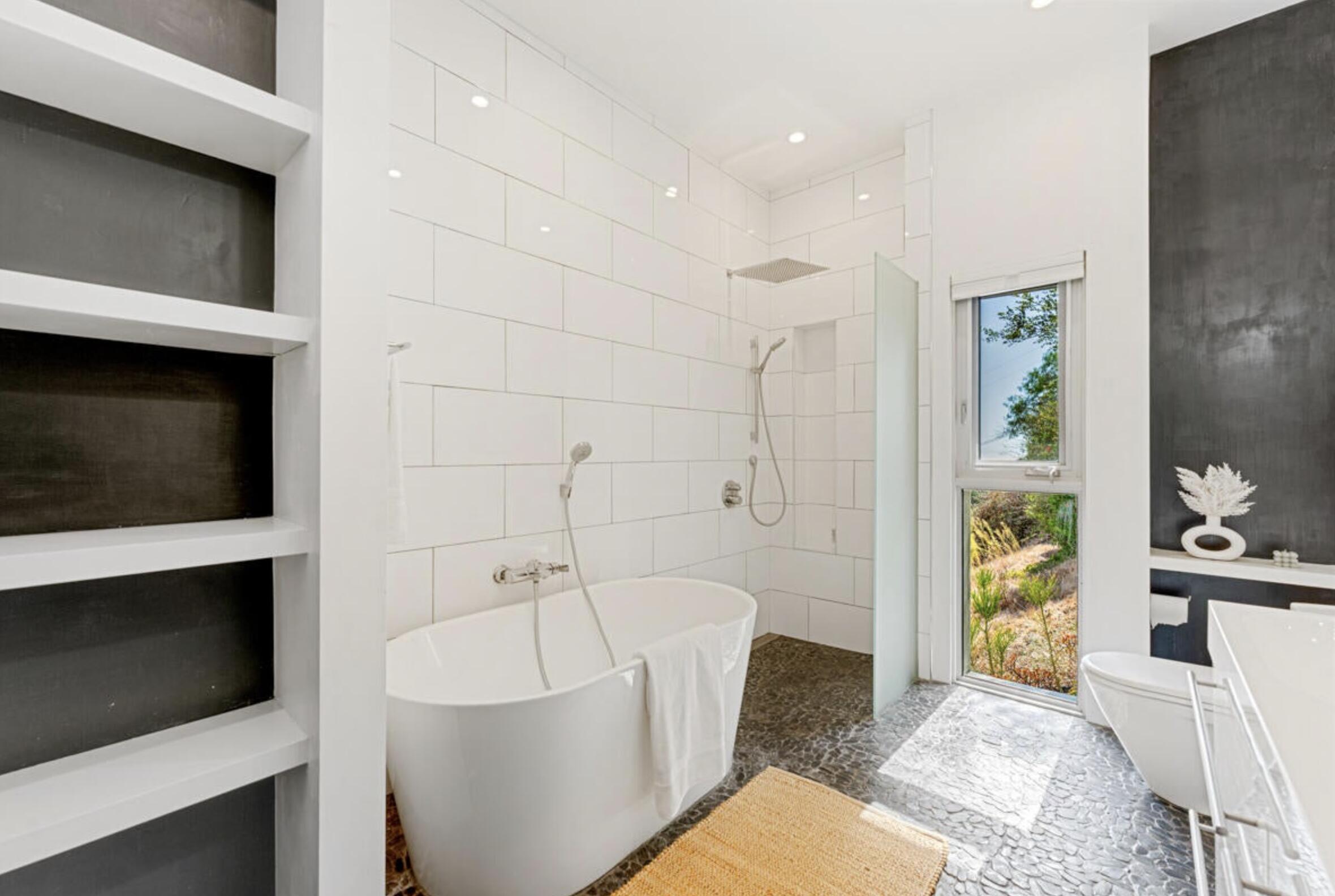 Santa Barbara, California 93103, United States, 3 Bedrooms Bedrooms, ,2 BathroomsBathrooms,Residential,Active,247927