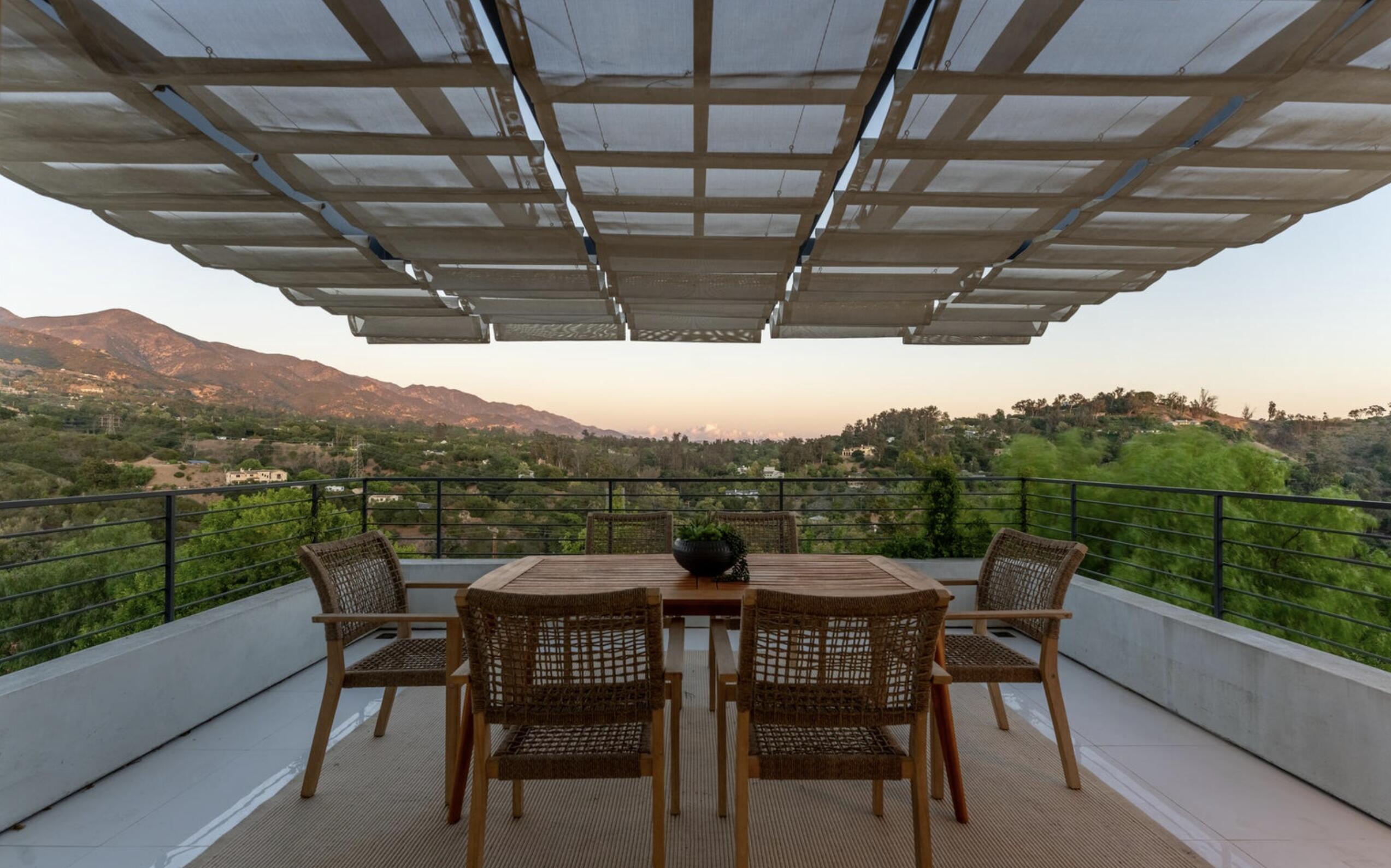 Santa Barbara, California 93103, United States, 3 Bedrooms Bedrooms, ,2 BathroomsBathrooms,Residential,Active,247927