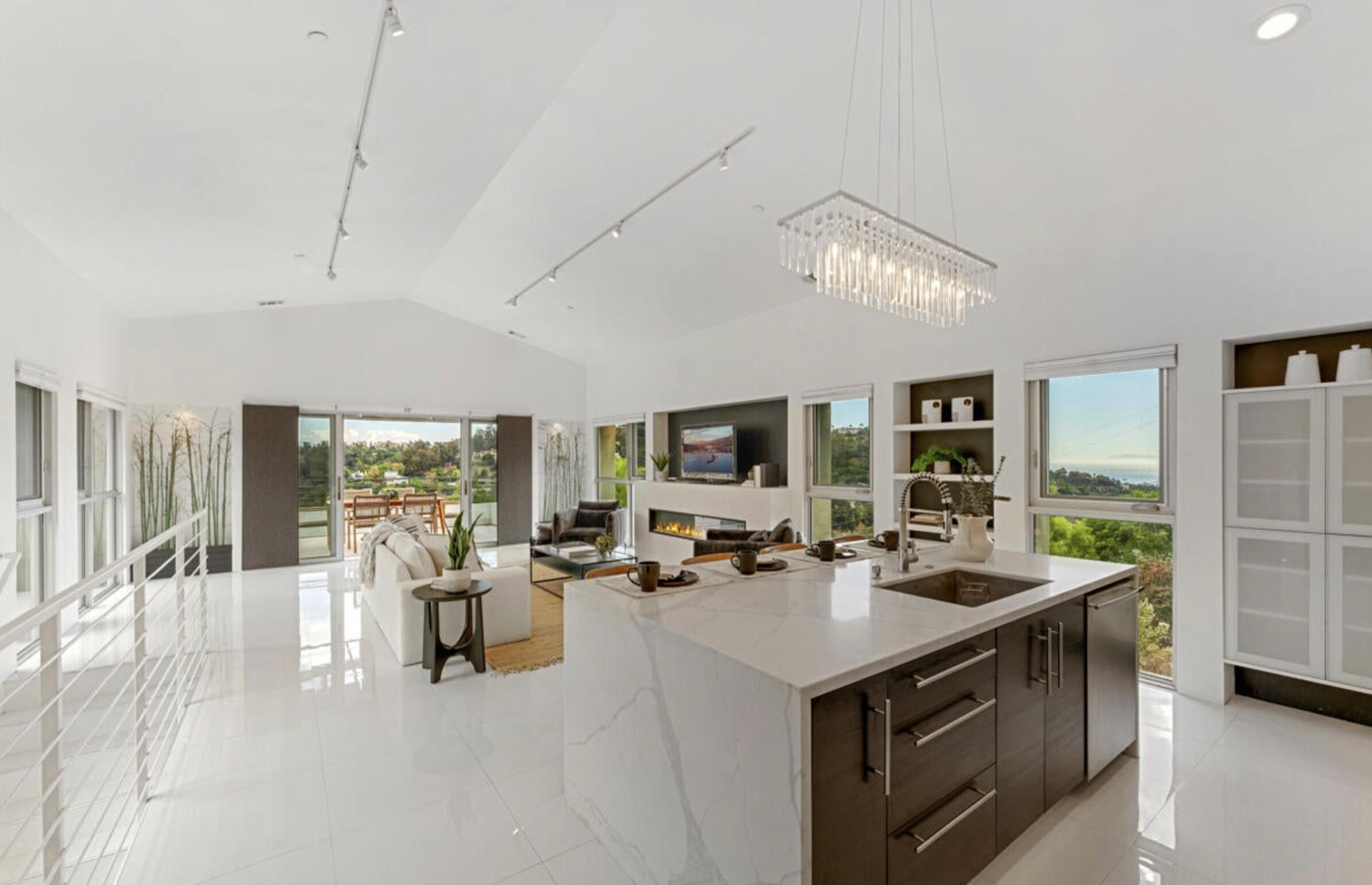 Santa Barbara, California 93103, United States, 3 Bedrooms Bedrooms, ,2 BathroomsBathrooms,Residential,Active,247927