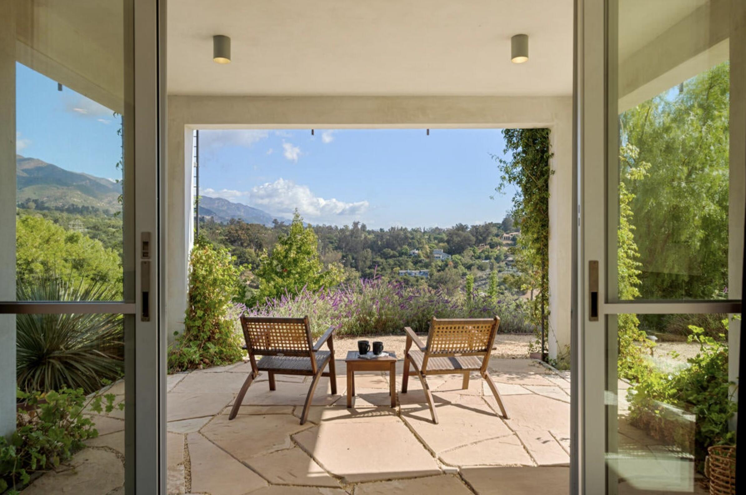 Santa Barbara, California 93103, United States, 3 Bedrooms Bedrooms, ,2 BathroomsBathrooms,Residential,Active,247927