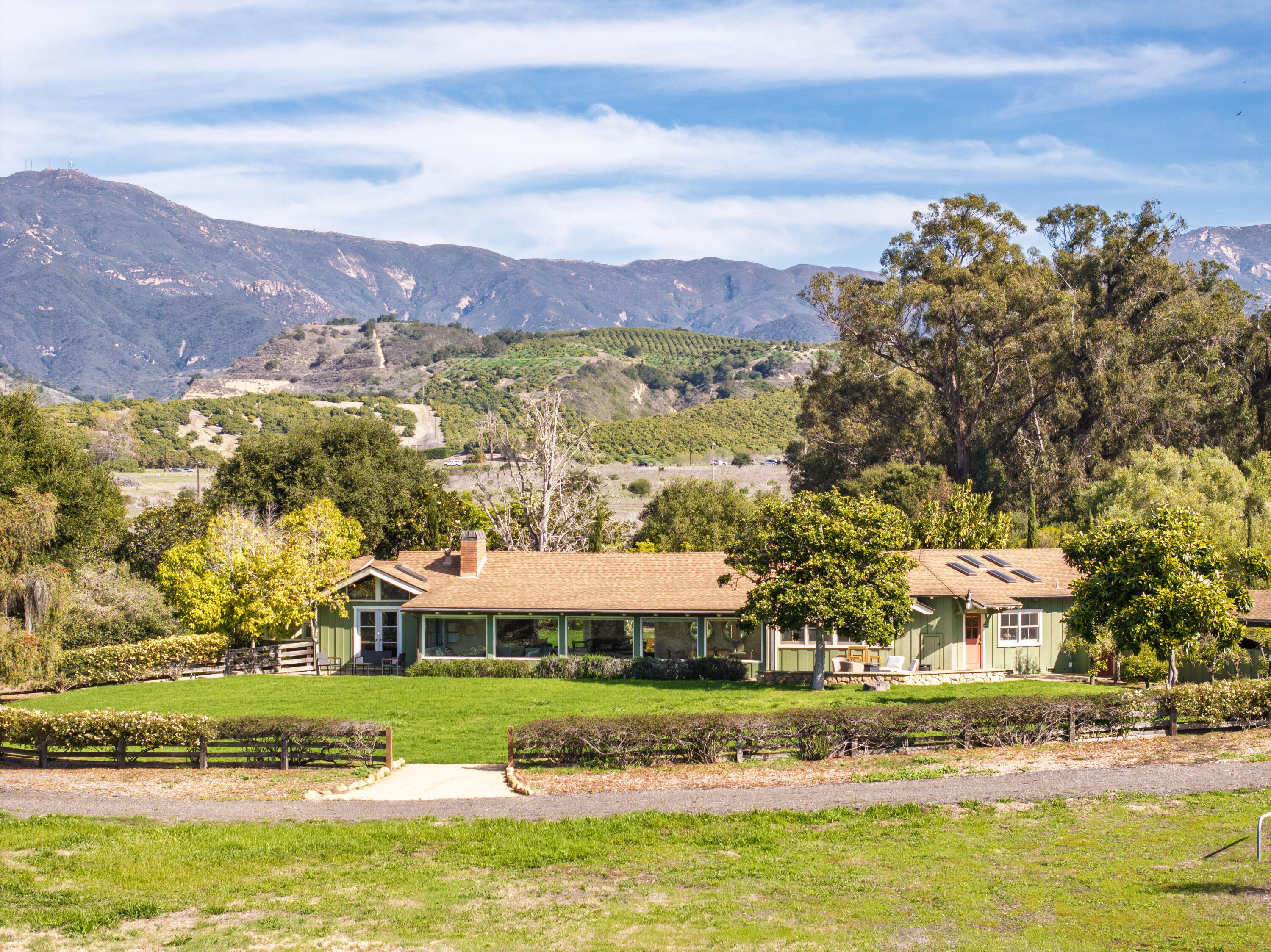 Santa Barbara, California 93117, United States, 5 Bedrooms Bedrooms, ,7 BathroomsBathrooms,Residential,Active,85023