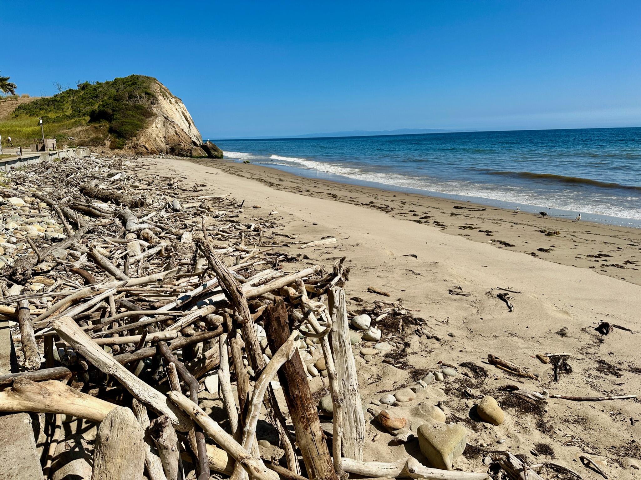 Santa Barbara, California 93117, United States, 5 Bedrooms Bedrooms, ,7 BathroomsBathrooms,Residential,Active,85023