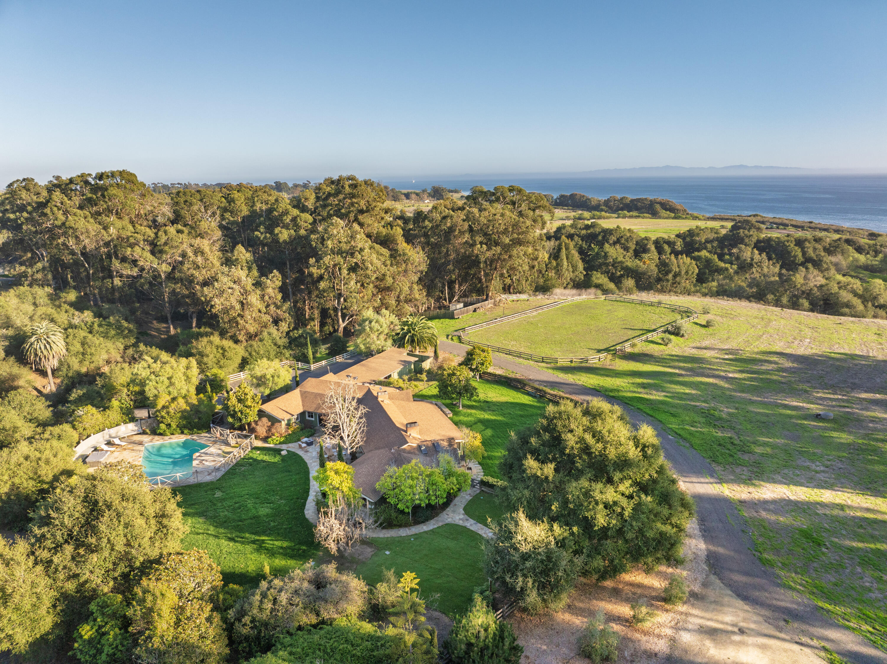 Santa Barbara, California 93117, United States, 5 Bedrooms Bedrooms, ,7 BathroomsBathrooms,Residential,Active,85023