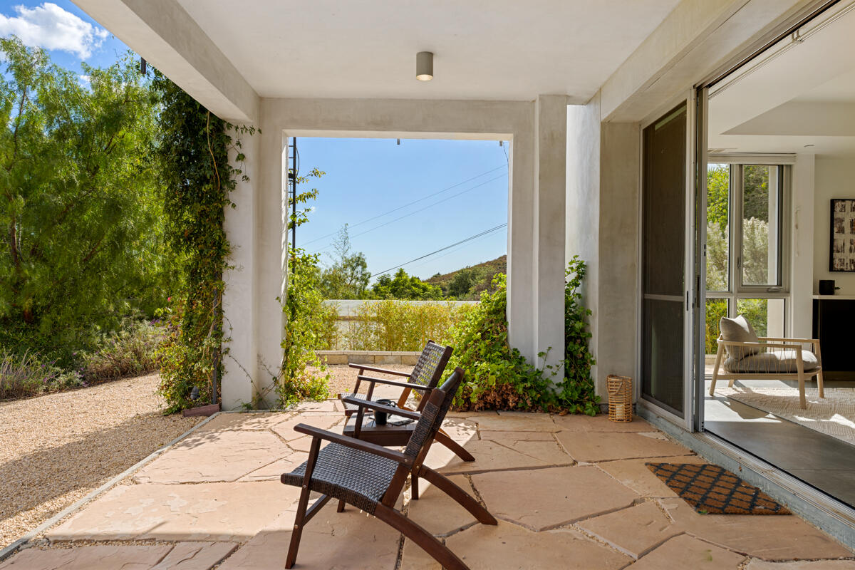 Santa Barbara, California 93103, United States, 3 Bedrooms Bedrooms, ,2 BathroomsBathrooms,Residential,Active,177841