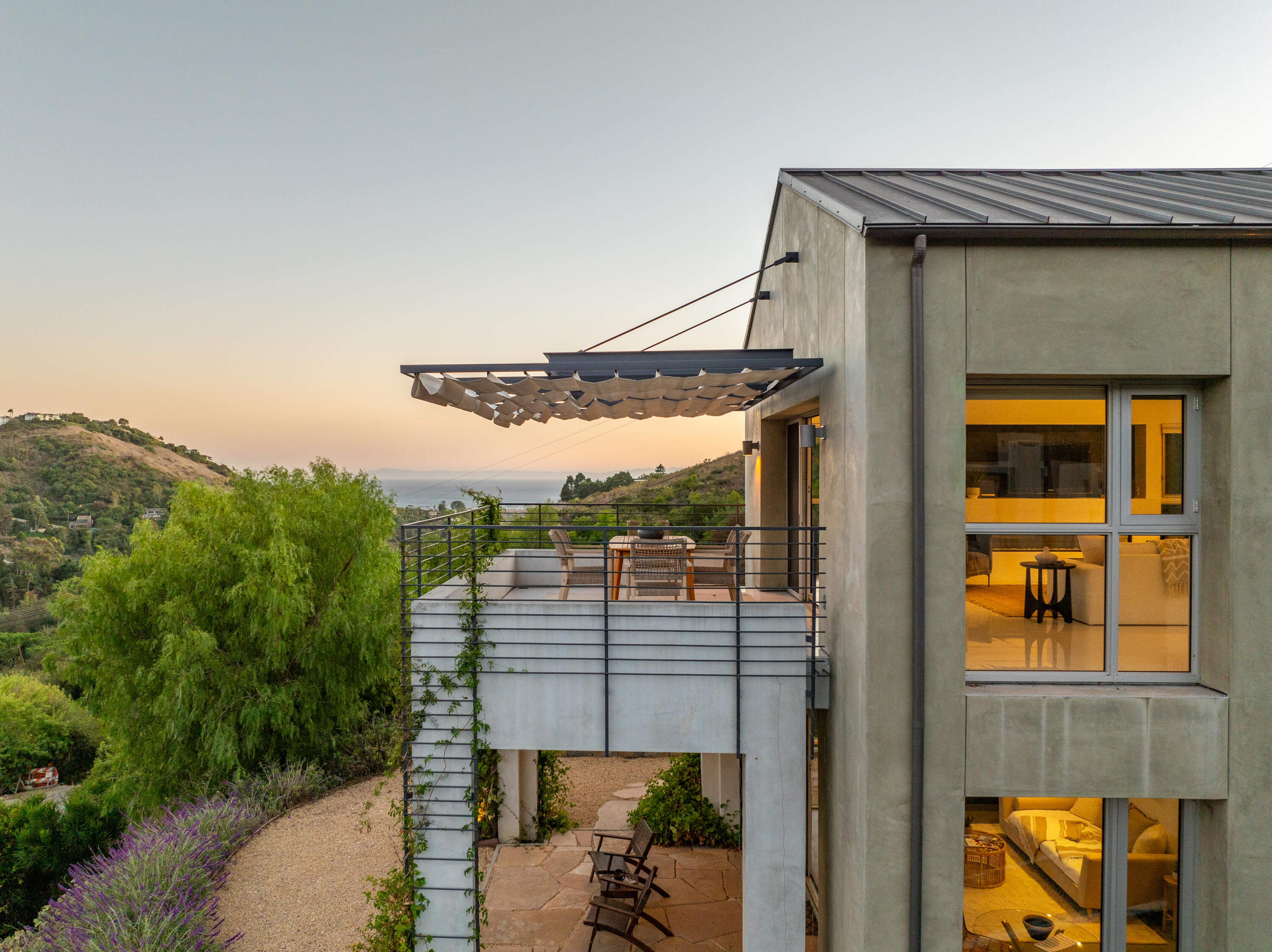 Santa Barbara, California 93103, United States, 3 Bedrooms Bedrooms, ,2 BathroomsBathrooms,Residential,Active,177841