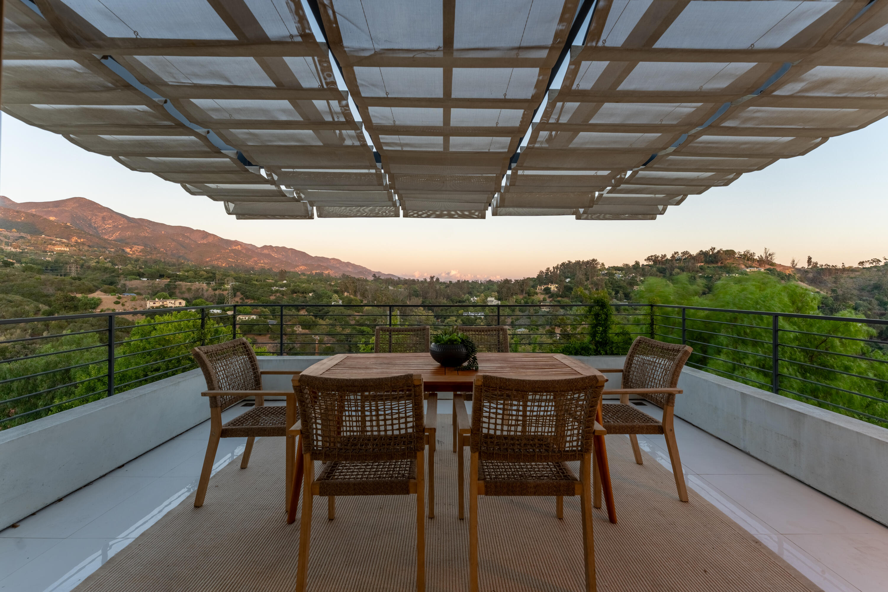 Santa Barbara, California 93103, United States, 3 Bedrooms Bedrooms, ,2 BathroomsBathrooms,Residential,Active,177841