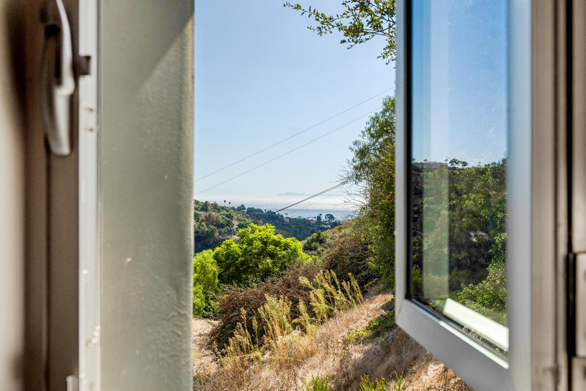 Santa Barbara, California 93103, United States, 3 Bedrooms Bedrooms, ,2 BathroomsBathrooms,Residential,Active,177841