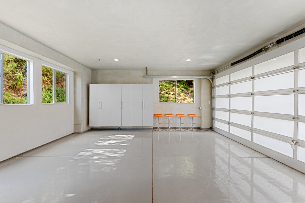 Santa Barbara, California 93103, United States, 3 Bedrooms Bedrooms, ,2 BathroomsBathrooms,Residential,Active,177841