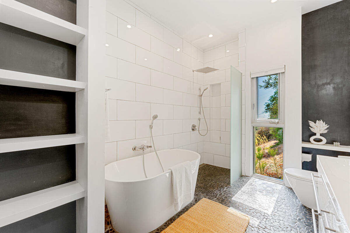 Santa Barbara, California 93103, United States, 3 Bedrooms Bedrooms, ,2 BathroomsBathrooms,Residential,Active,177841