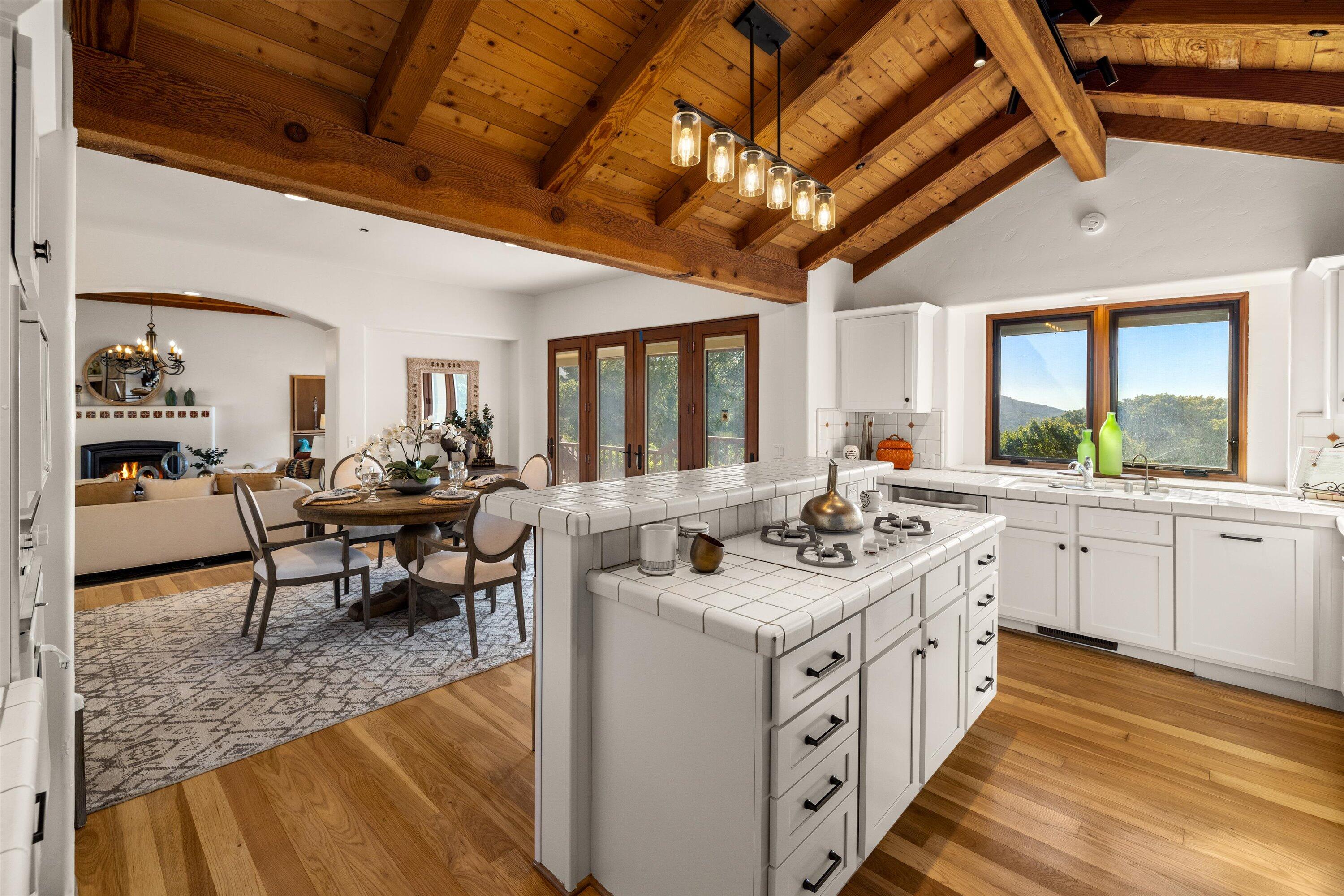 Santa Barbara, California 93105, United States, 5 Bedrooms Bedrooms, ,6 BathroomsBathrooms,Residential,Pending,56550