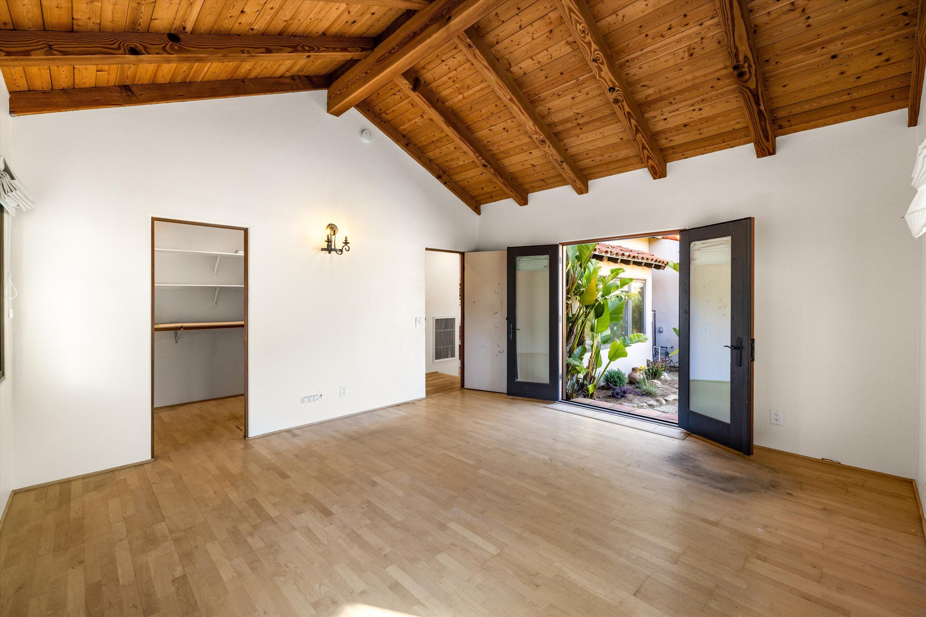 Santa Barbara, California 93105, United States, 5 Bedrooms Bedrooms, ,6 BathroomsBathrooms,Residential,Pending,56550