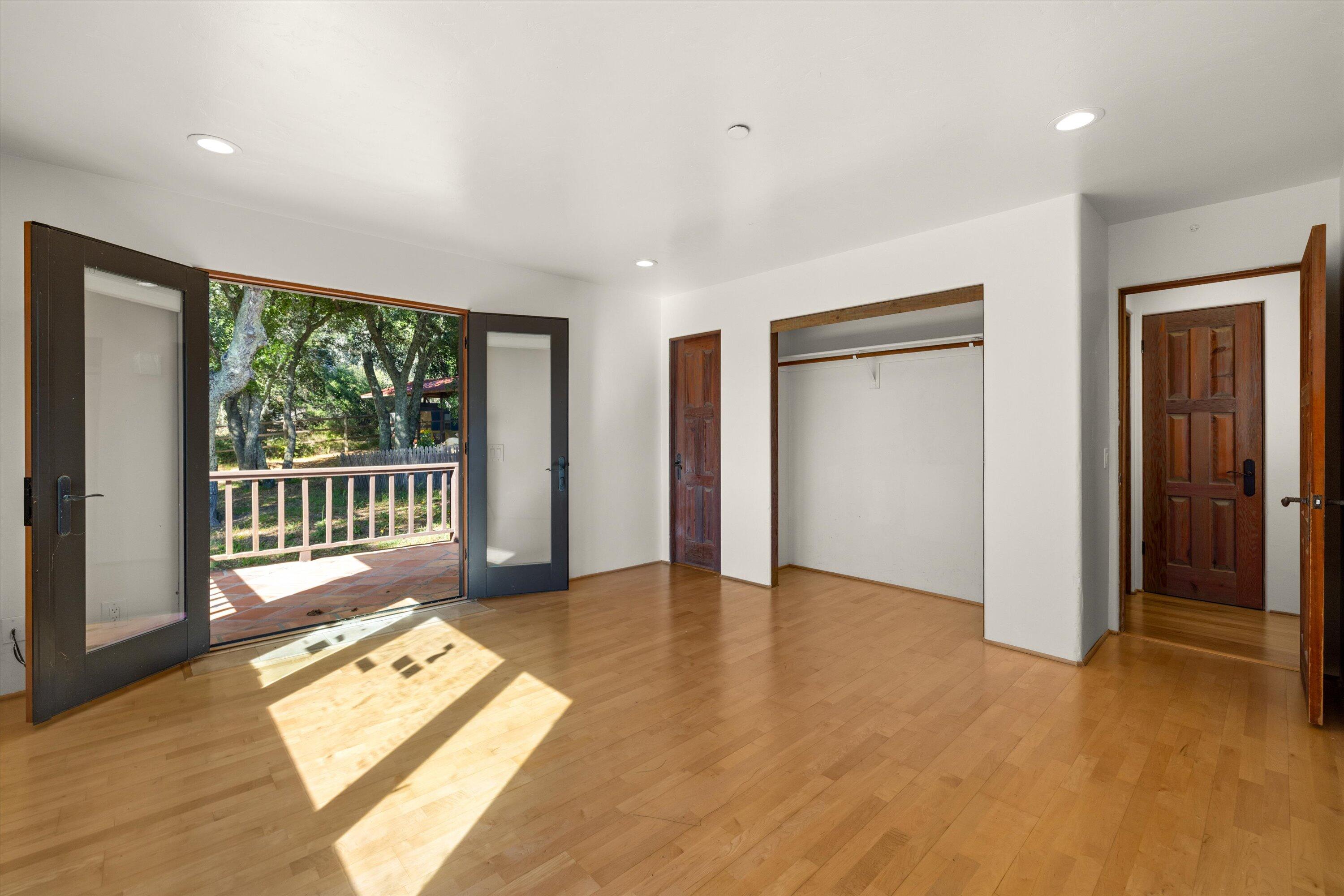 Santa Barbara, California 93105, United States, 5 Bedrooms Bedrooms, ,6 BathroomsBathrooms,Residential,Pending,56550