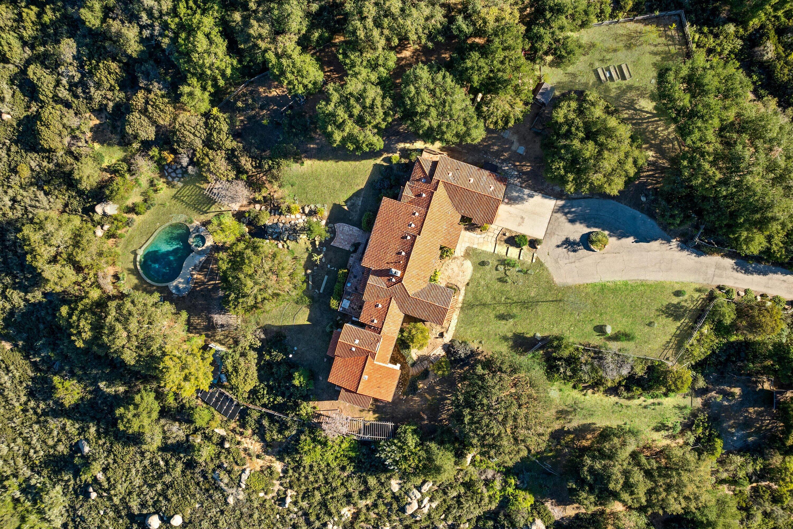 Santa Barbara, California 93105, United States, 5 Bedrooms Bedrooms, ,6 BathroomsBathrooms,Residential,Pending,56550