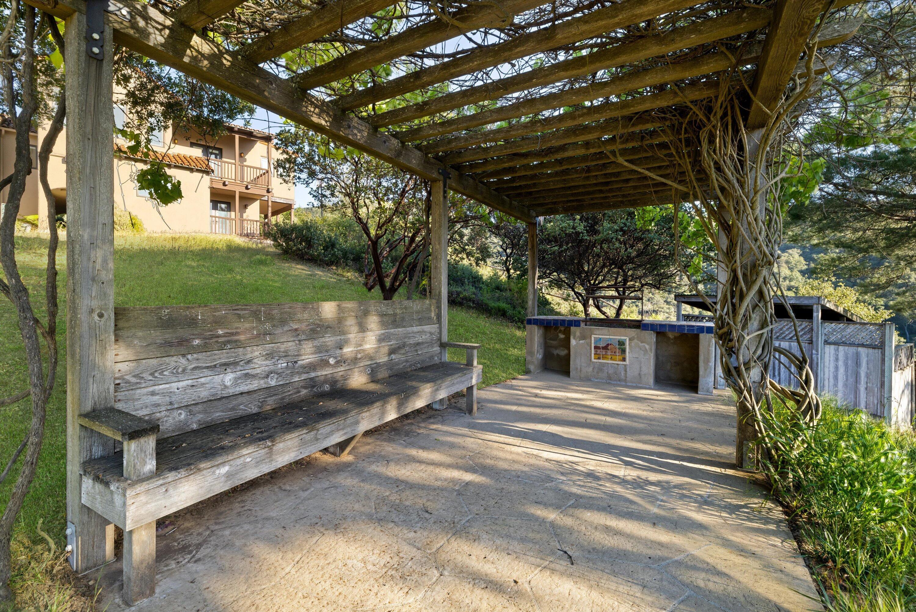 Santa Barbara, California 93105, United States, 5 Bedrooms Bedrooms, ,6 BathroomsBathrooms,Residential,Pending,56550