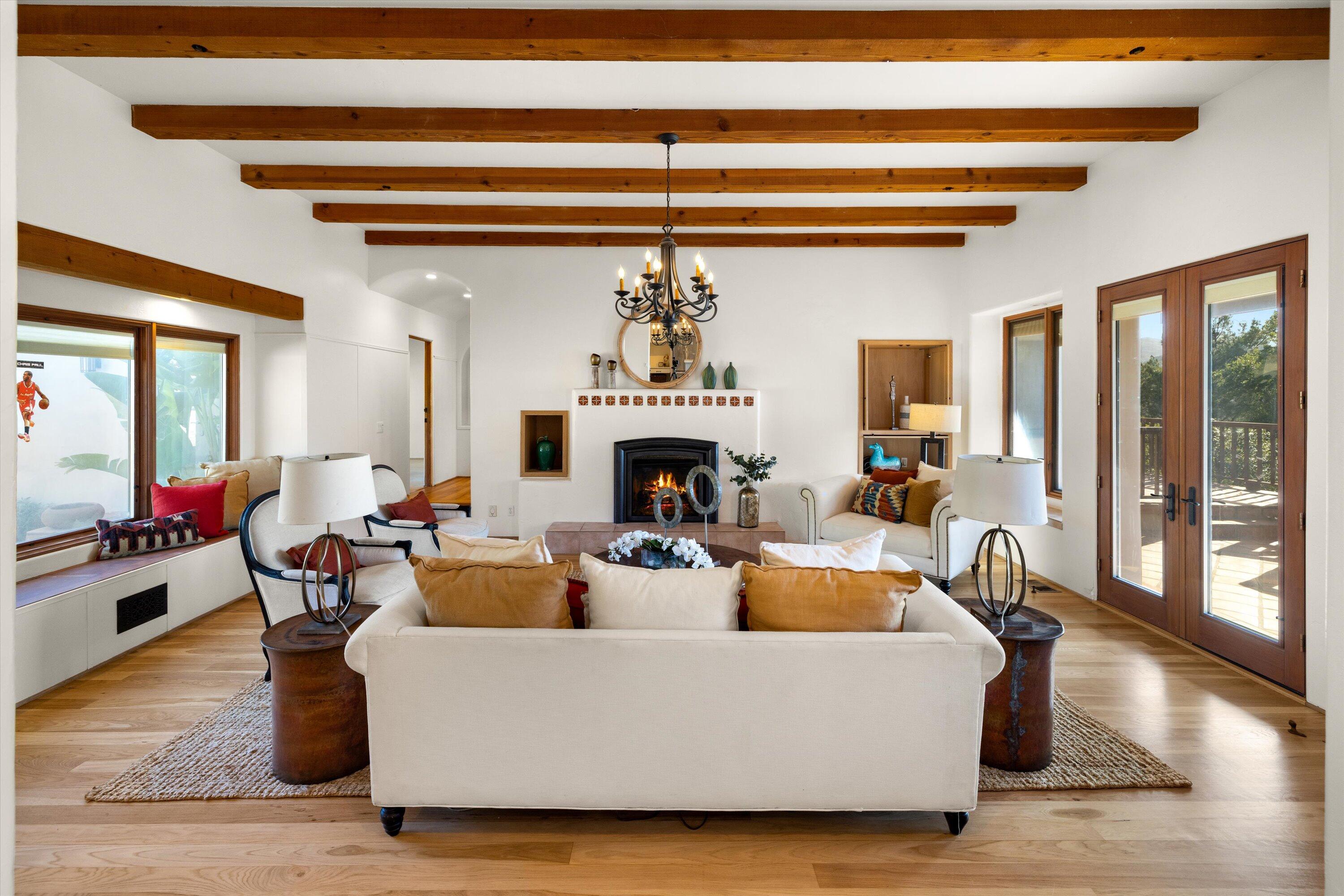 Santa Barbara, California 93105, United States, 5 Bedrooms Bedrooms, ,6 BathroomsBathrooms,Residential,Pending,56550