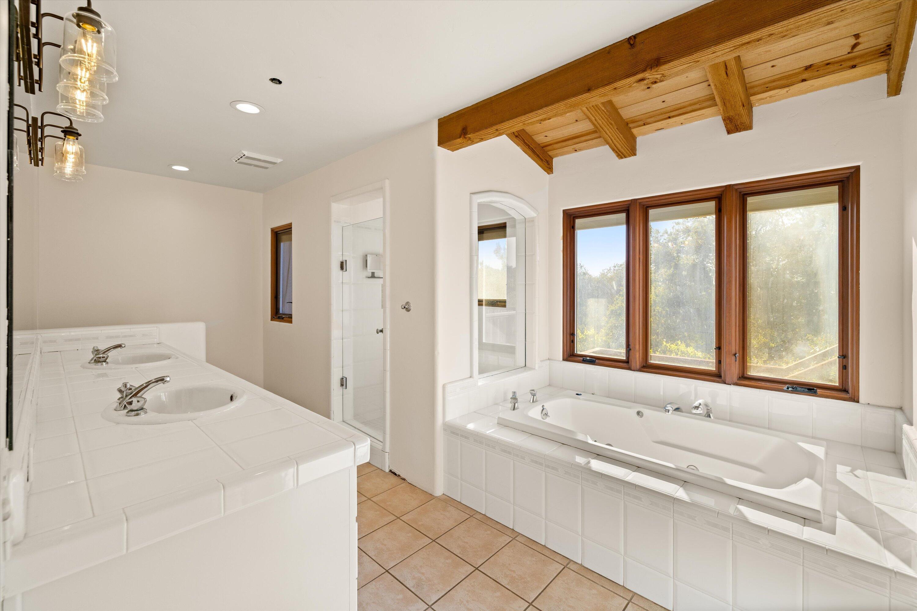 Santa Barbara, California 93105, United States, 5 Bedrooms Bedrooms, ,6 BathroomsBathrooms,Residential,Pending,56550