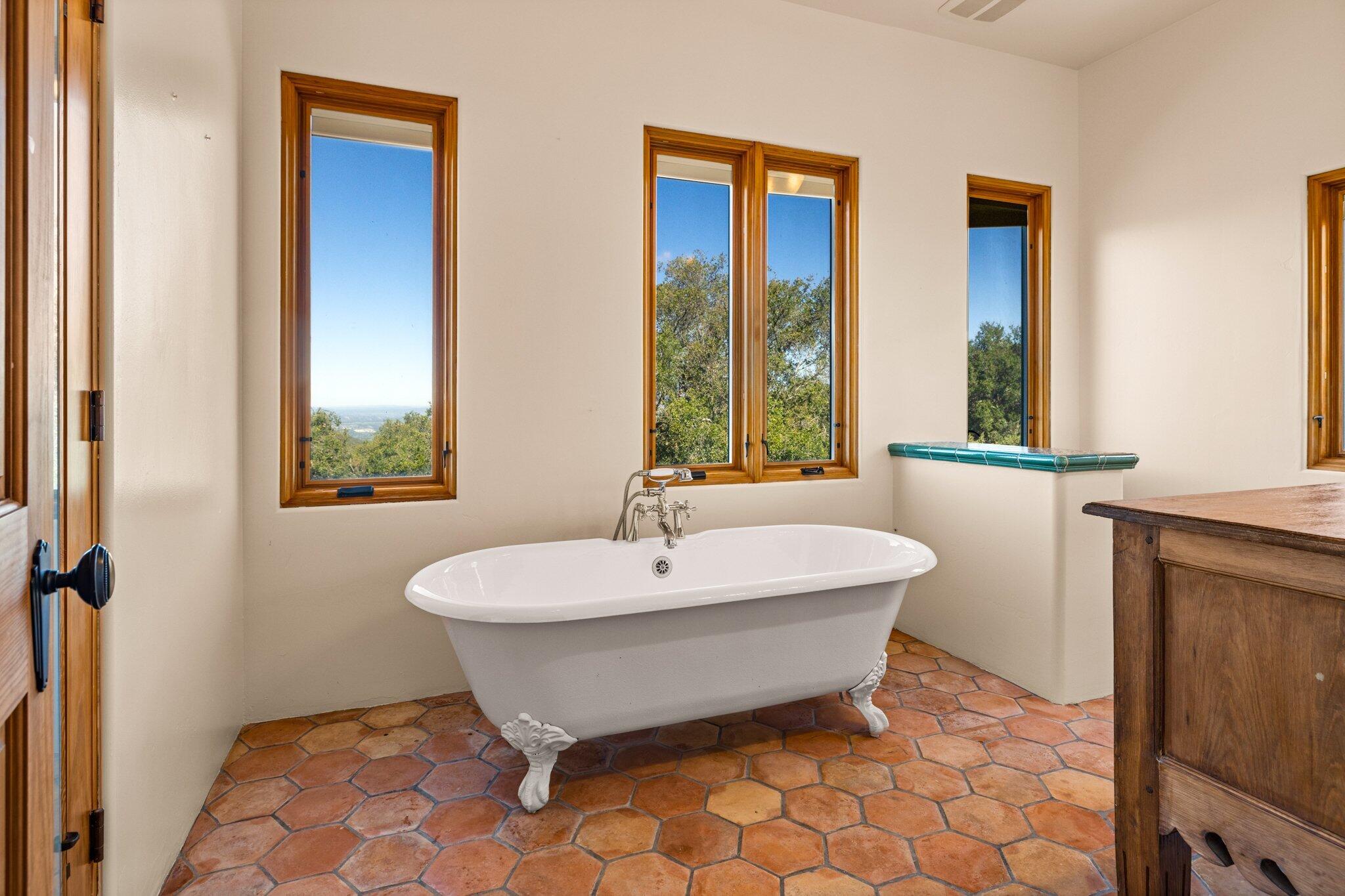 Santa Barbara, California 93105, United States, 5 Bedrooms Bedrooms, ,6 BathroomsBathrooms,Residential,Pending,56550