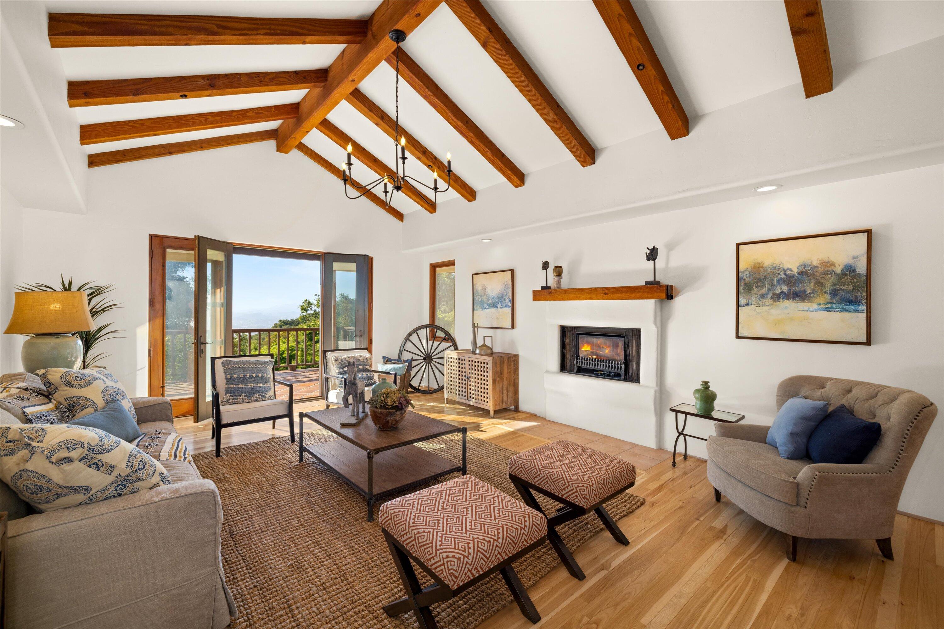 Santa Barbara, California 93105, United States, 5 Bedrooms Bedrooms, ,6 BathroomsBathrooms,Residential,Pending,56550