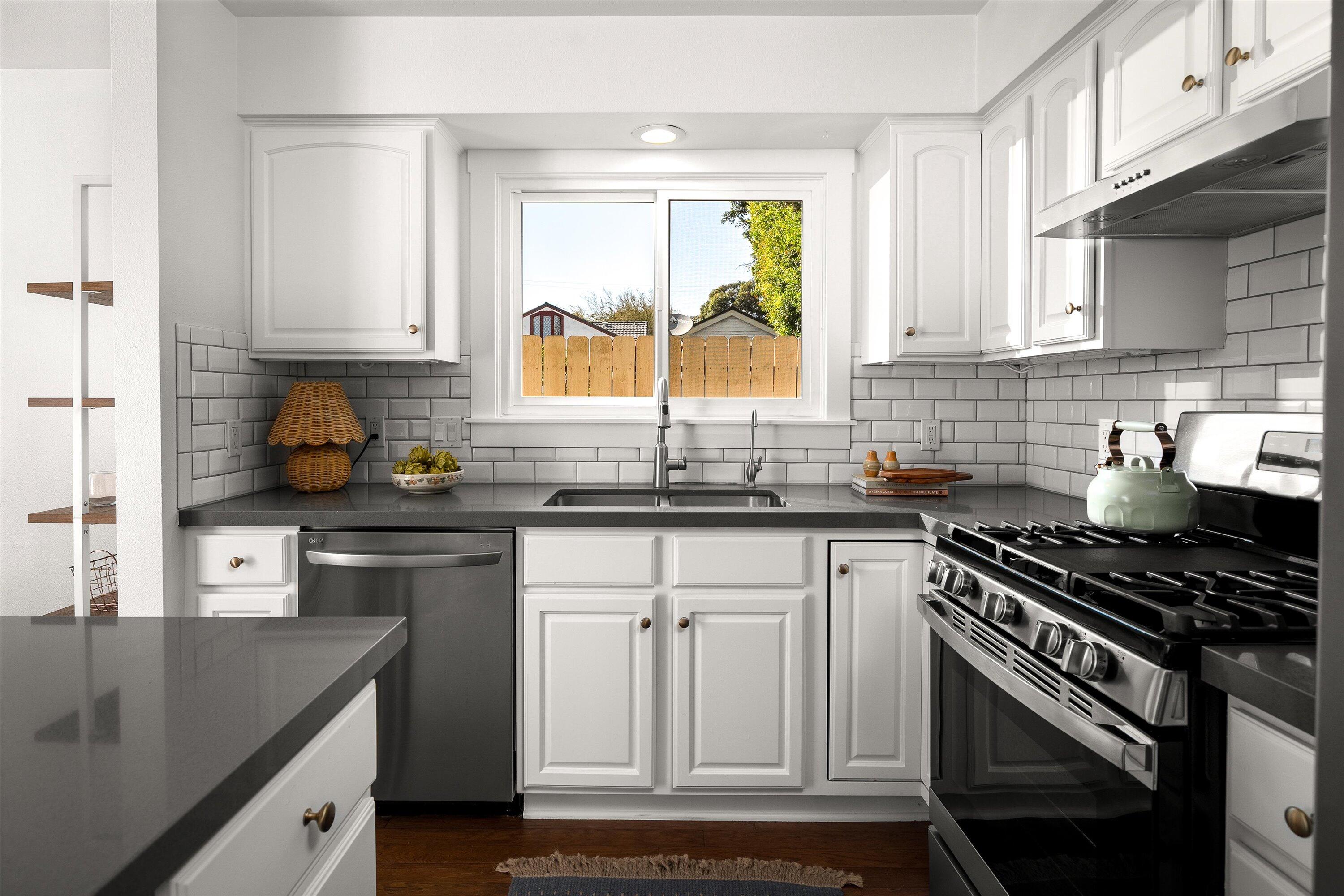 Santa Barbara, California 93101, United States, 3 Bedrooms Bedrooms, ,3 BathroomsBathrooms,Residential,Pending,201911