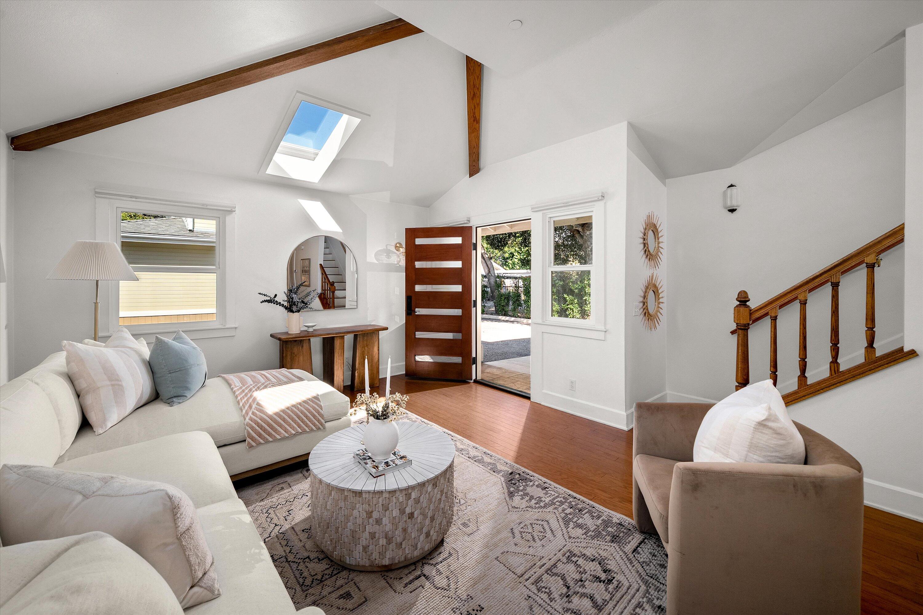 Santa Barbara, California 93101, United States, 3 Bedrooms Bedrooms, ,3 BathroomsBathrooms,Residential,Pending,201911