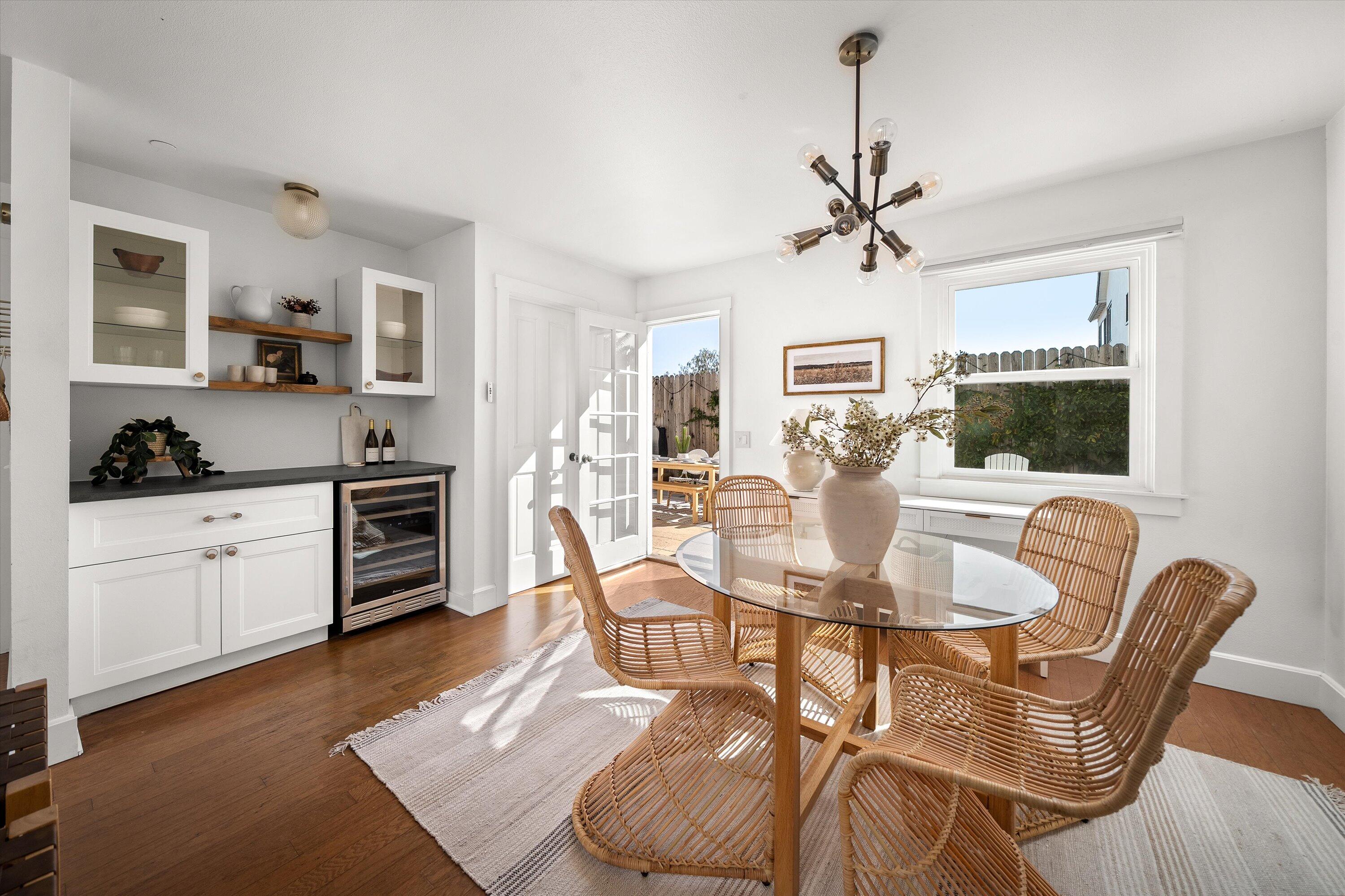 Santa Barbara, California 93101, United States, 3 Bedrooms Bedrooms, ,3 BathroomsBathrooms,Residential,Pending,201911