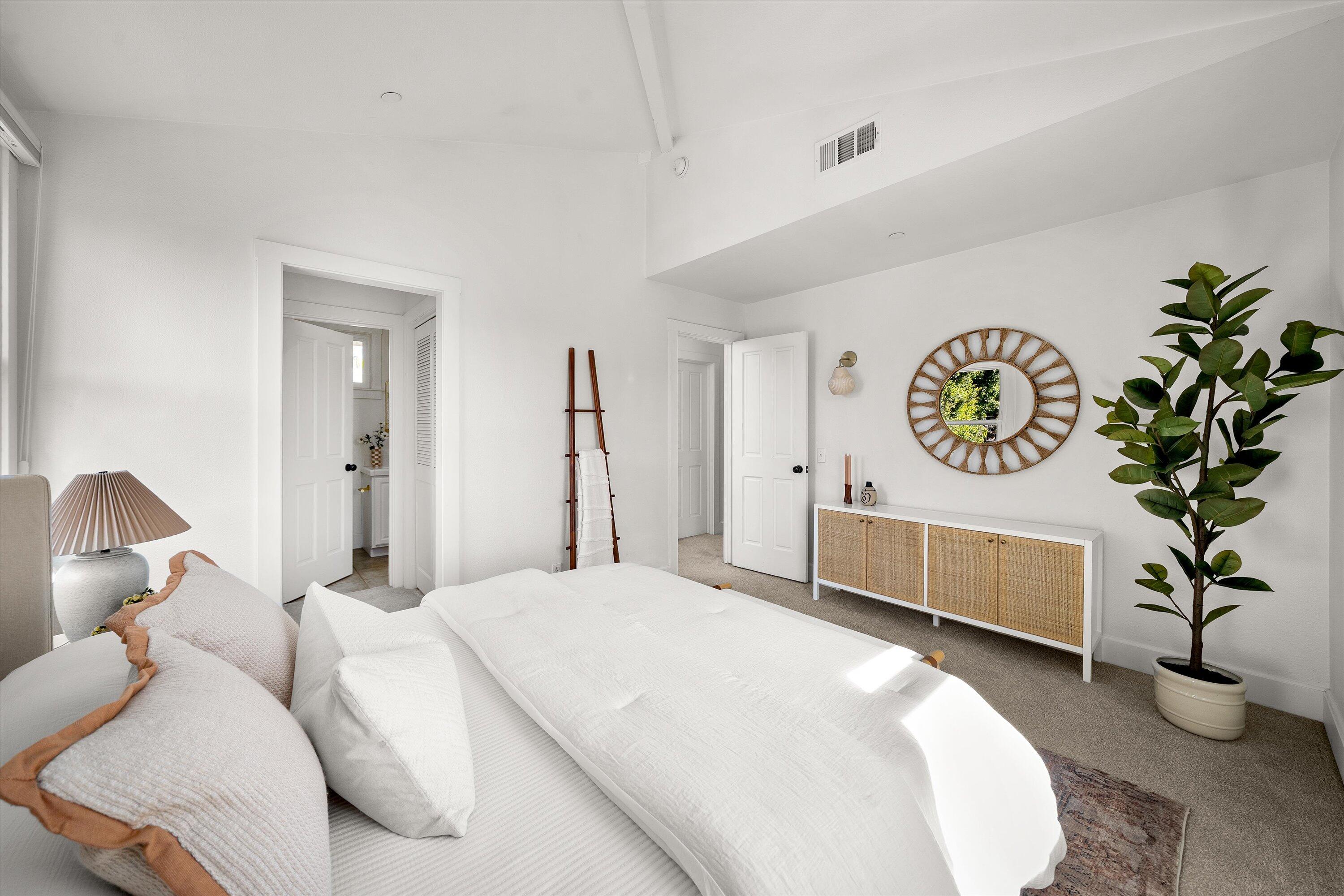 Santa Barbara, California 93101, United States, 3 Bedrooms Bedrooms, ,3 BathroomsBathrooms,Residential,Pending,201911