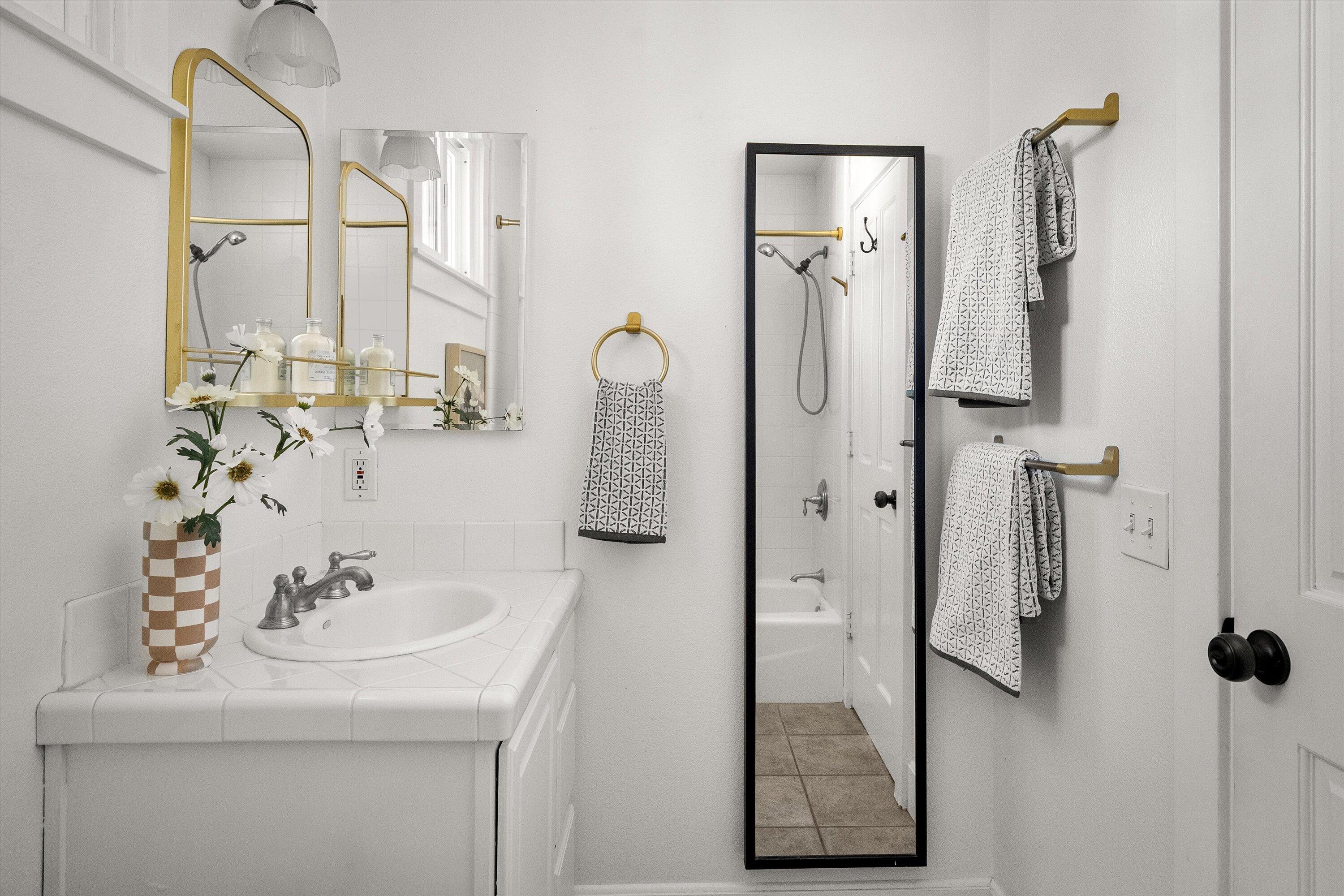 Santa Barbara, California 93101, United States, 3 Bedrooms Bedrooms, ,3 BathroomsBathrooms,Residential,Pending,201911