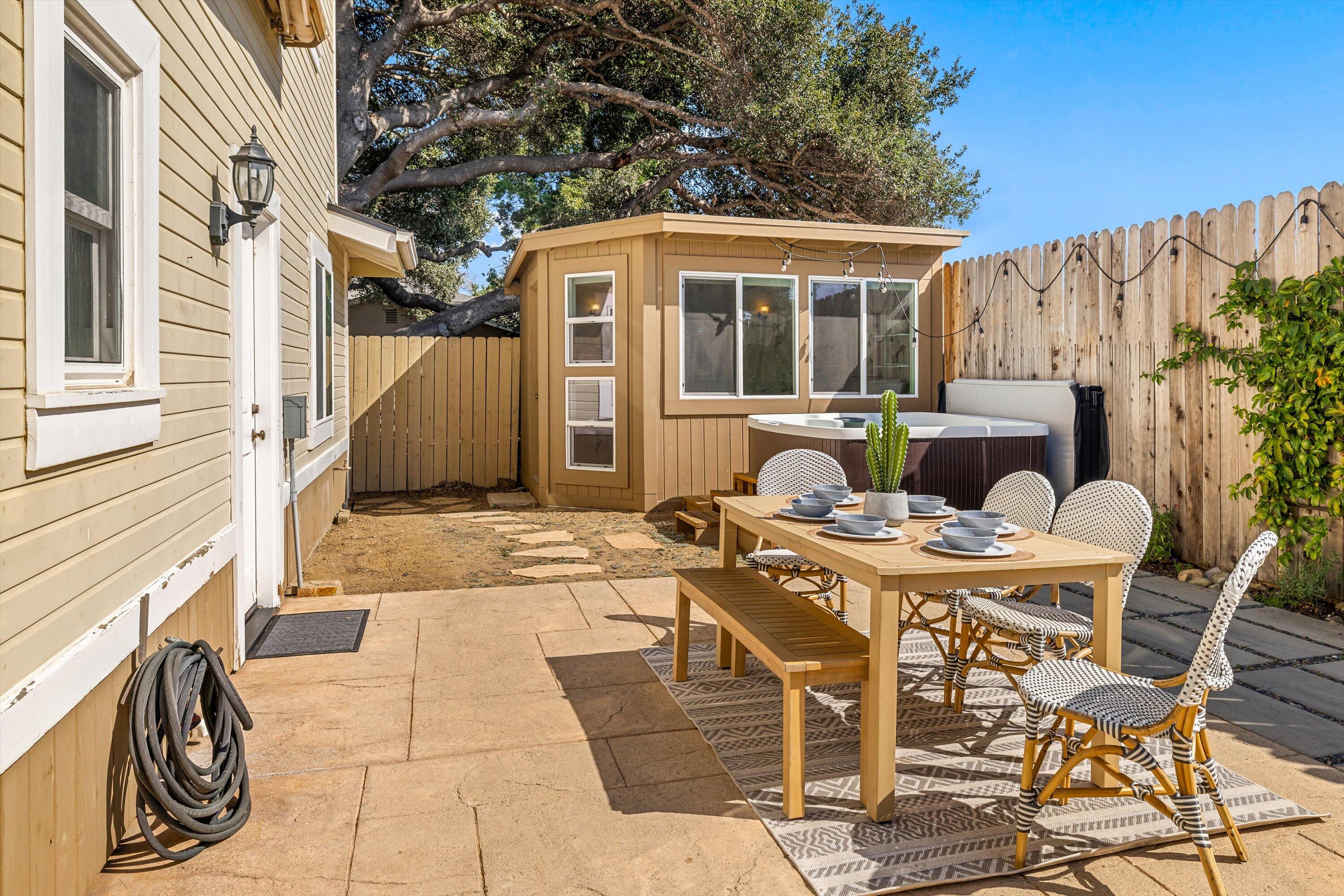 Santa Barbara, California 93101, United States, 3 Bedrooms Bedrooms, ,3 BathroomsBathrooms,Residential,Pending,201911