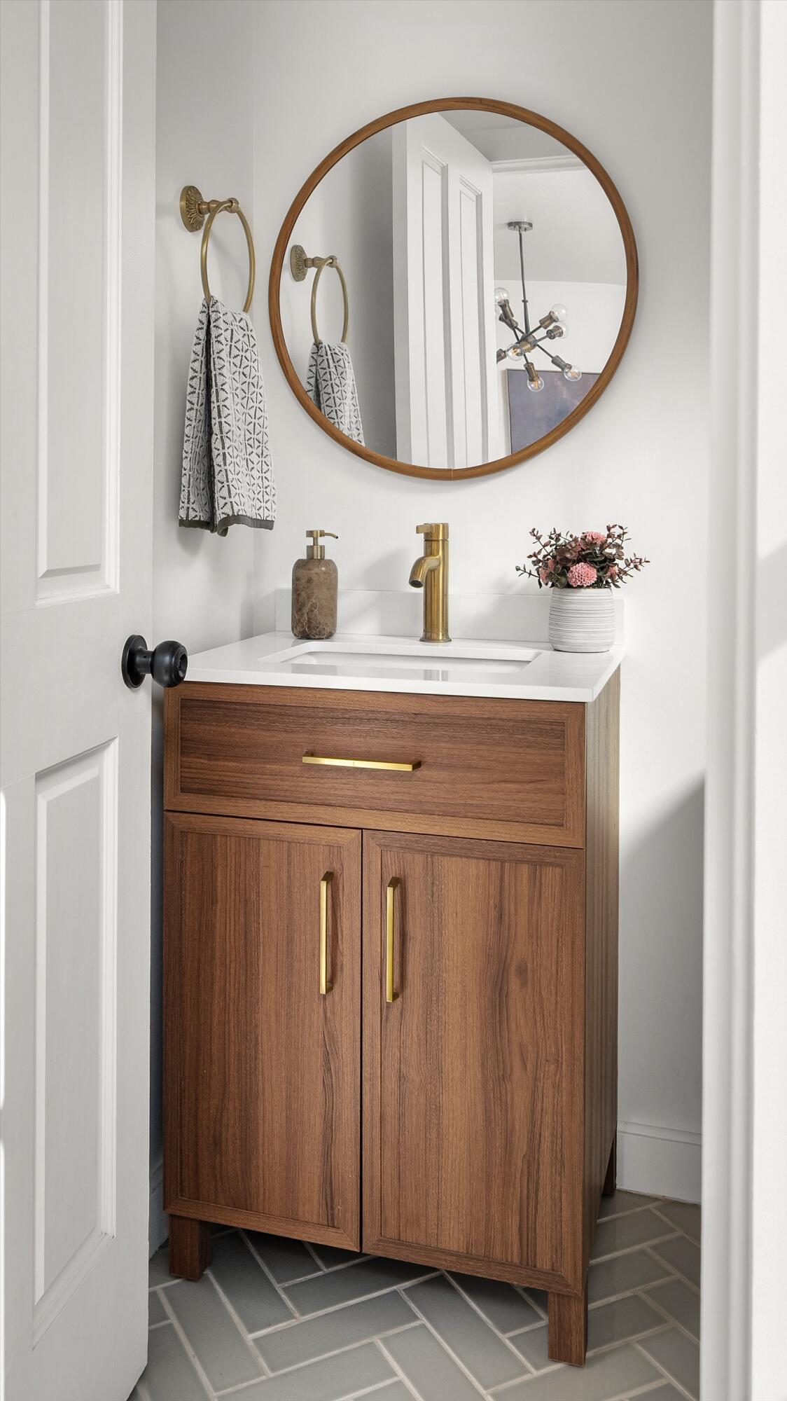 Santa Barbara, California 93101, United States, 3 Bedrooms Bedrooms, ,3 BathroomsBathrooms,Residential,Pending,201911