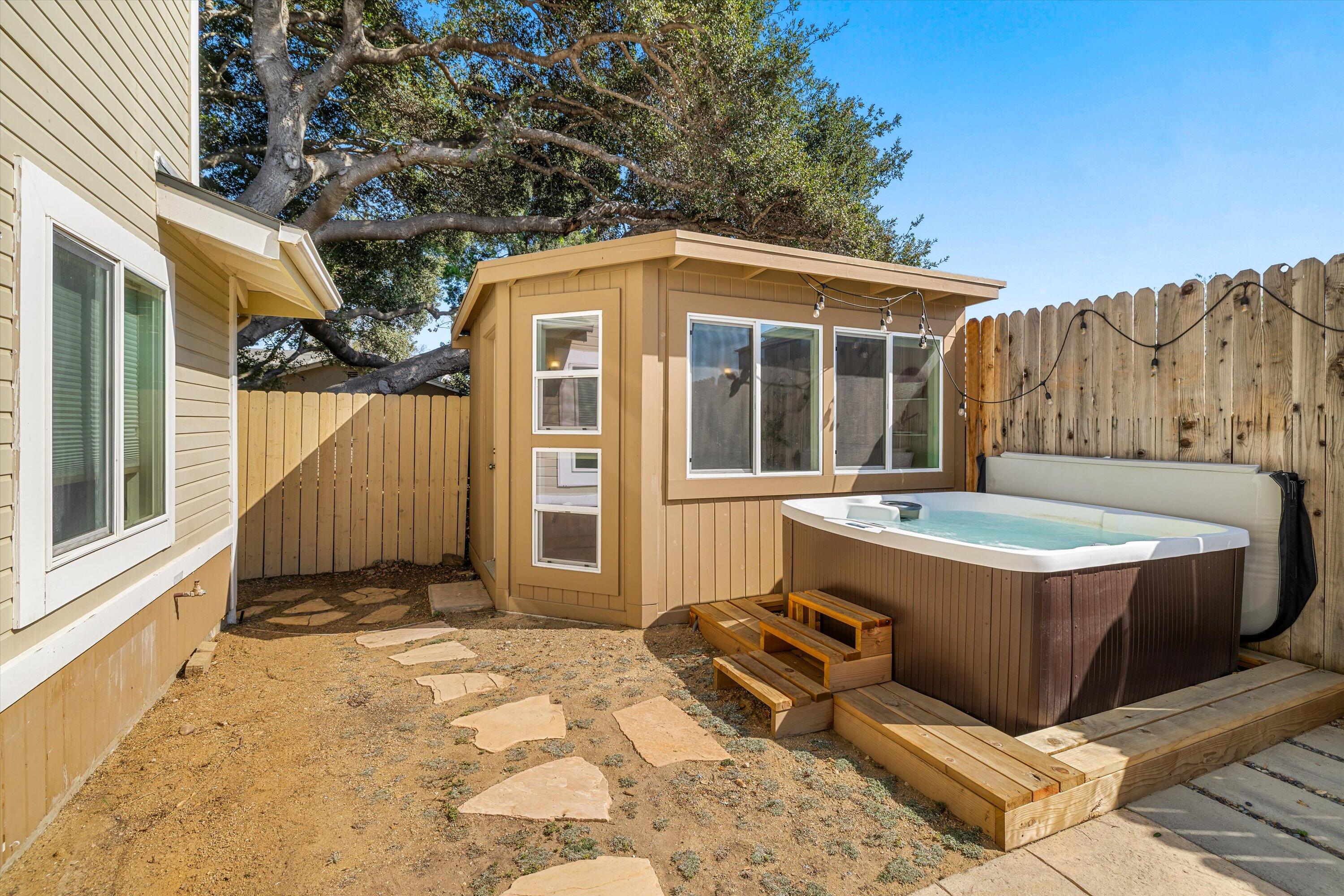 Santa Barbara, California 93101, United States, 3 Bedrooms Bedrooms, ,3 BathroomsBathrooms,Residential,Pending,201911