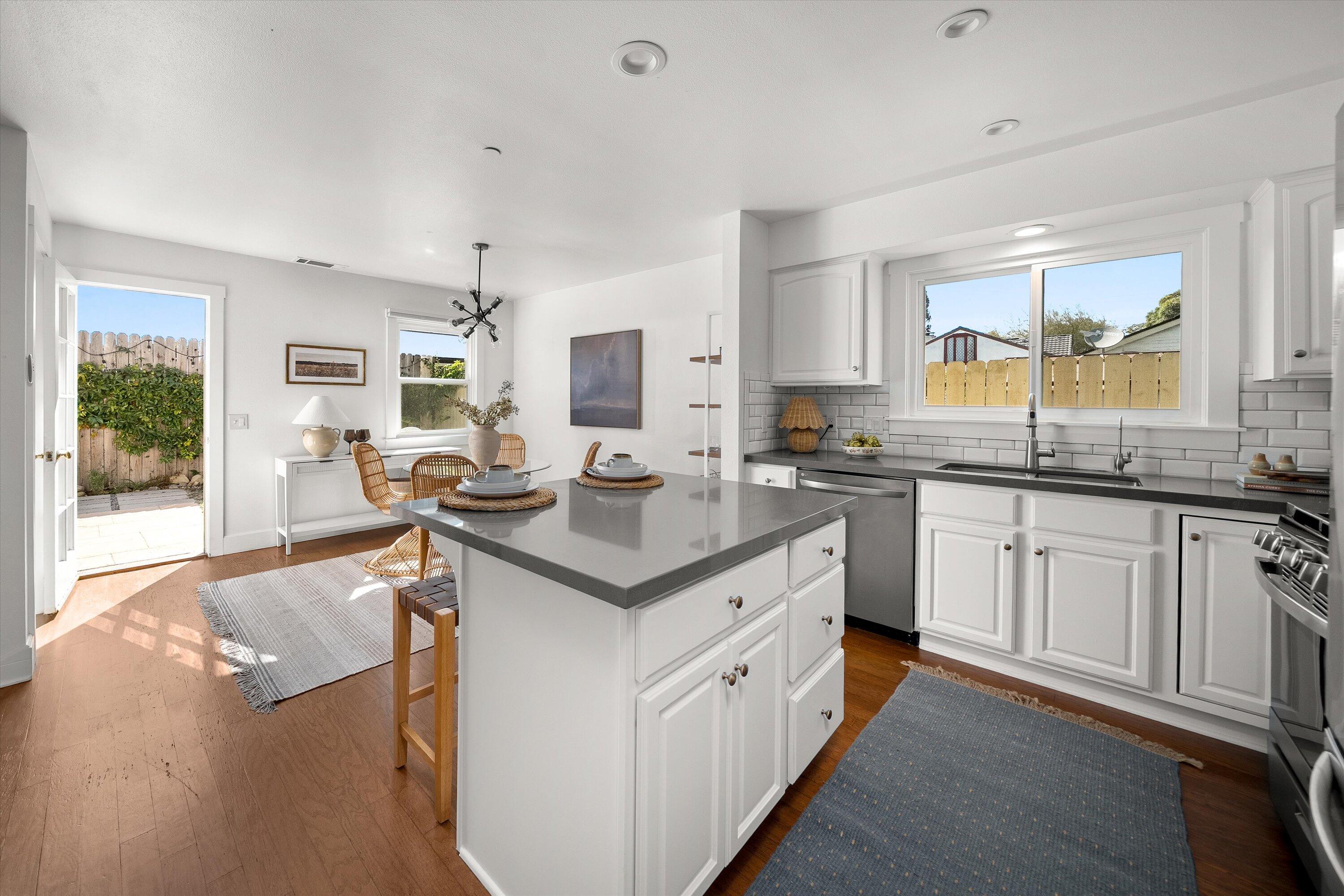 Santa Barbara, California 93101, United States, 3 Bedrooms Bedrooms, ,3 BathroomsBathrooms,Residential,Pending,201911